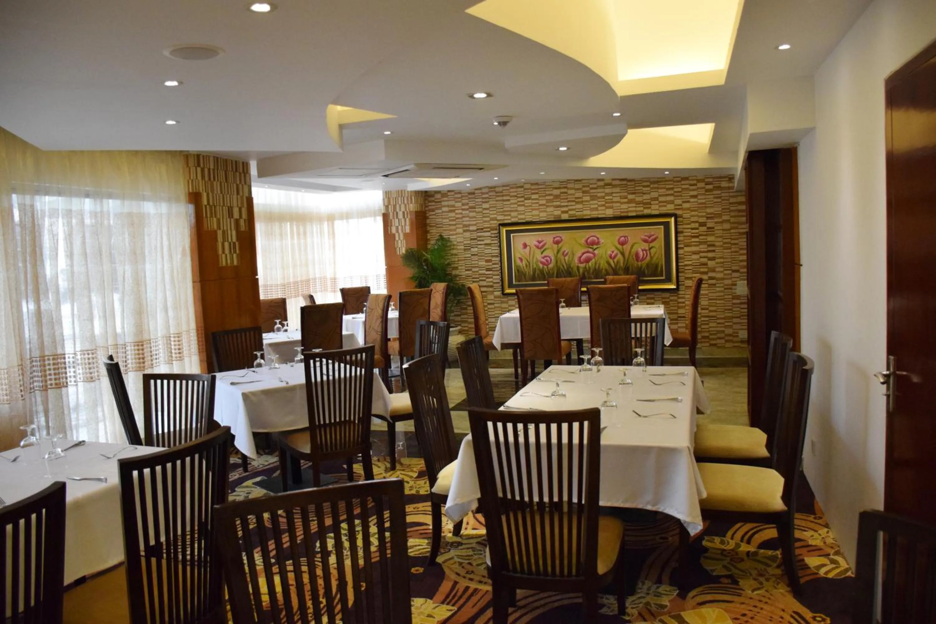 Restaurant/places to eat in Hotel Bengal Canary Park