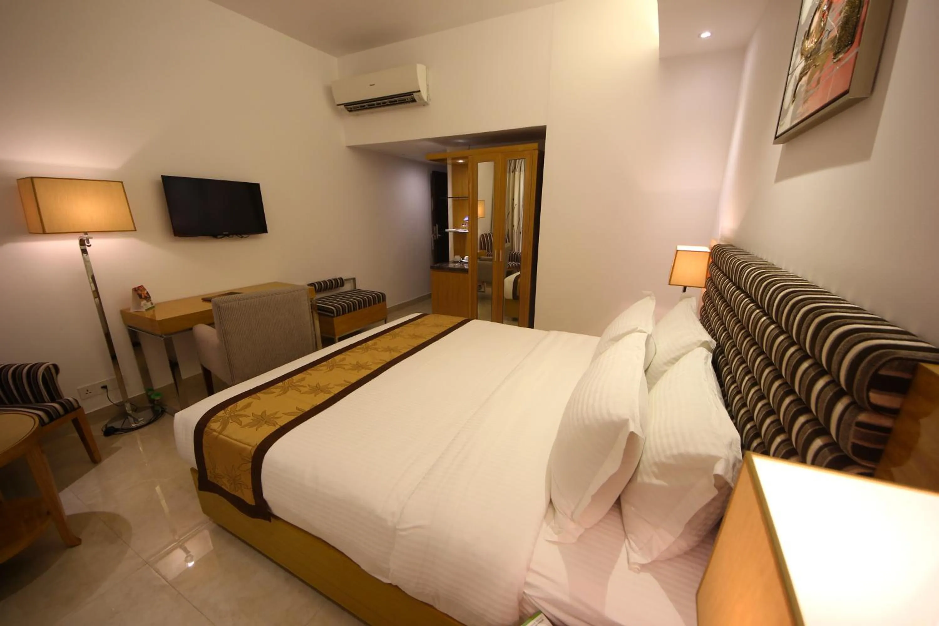 Living room, Bed in Hotel Bengal Canary Park