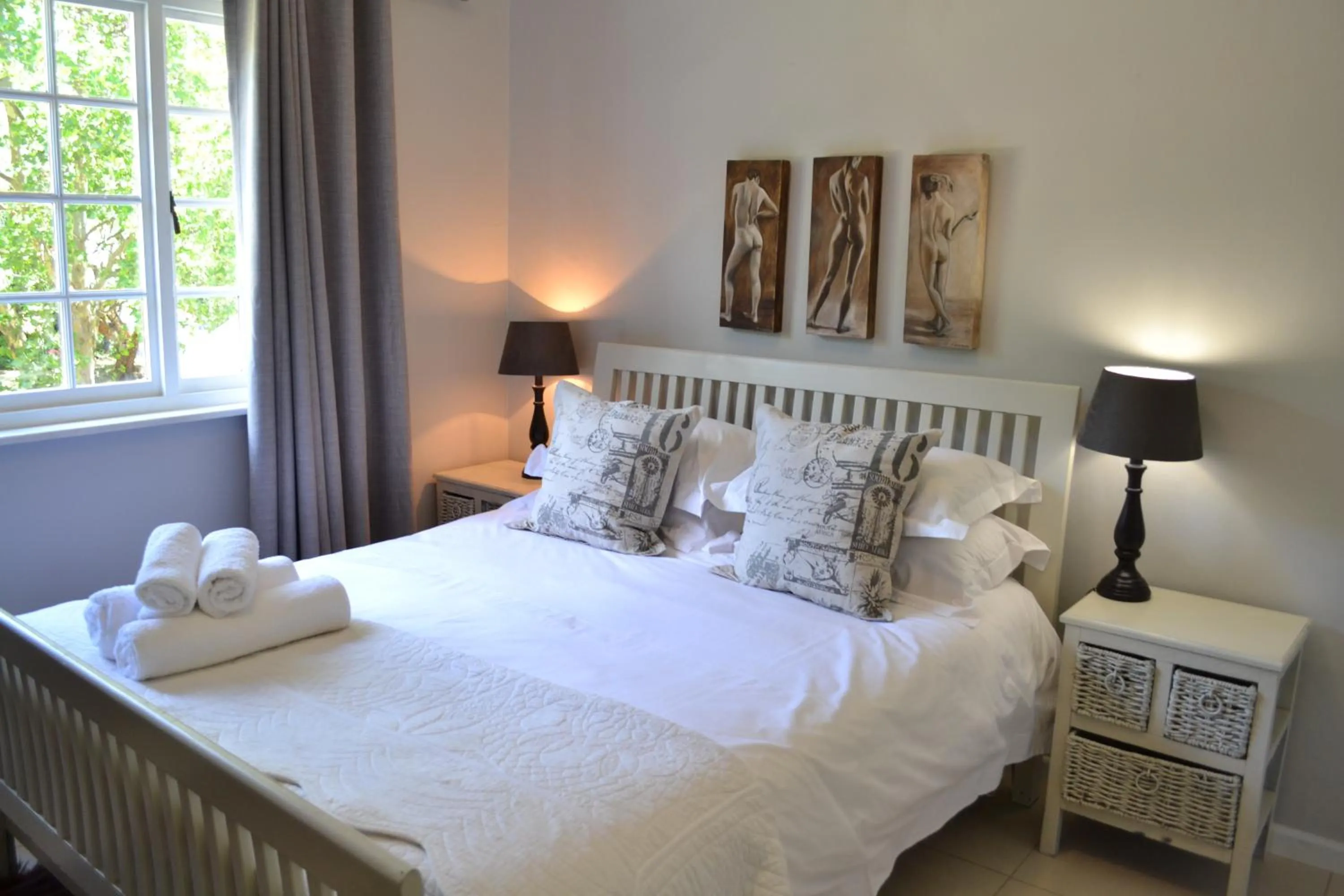 Bed in The Garden Shed Guest House