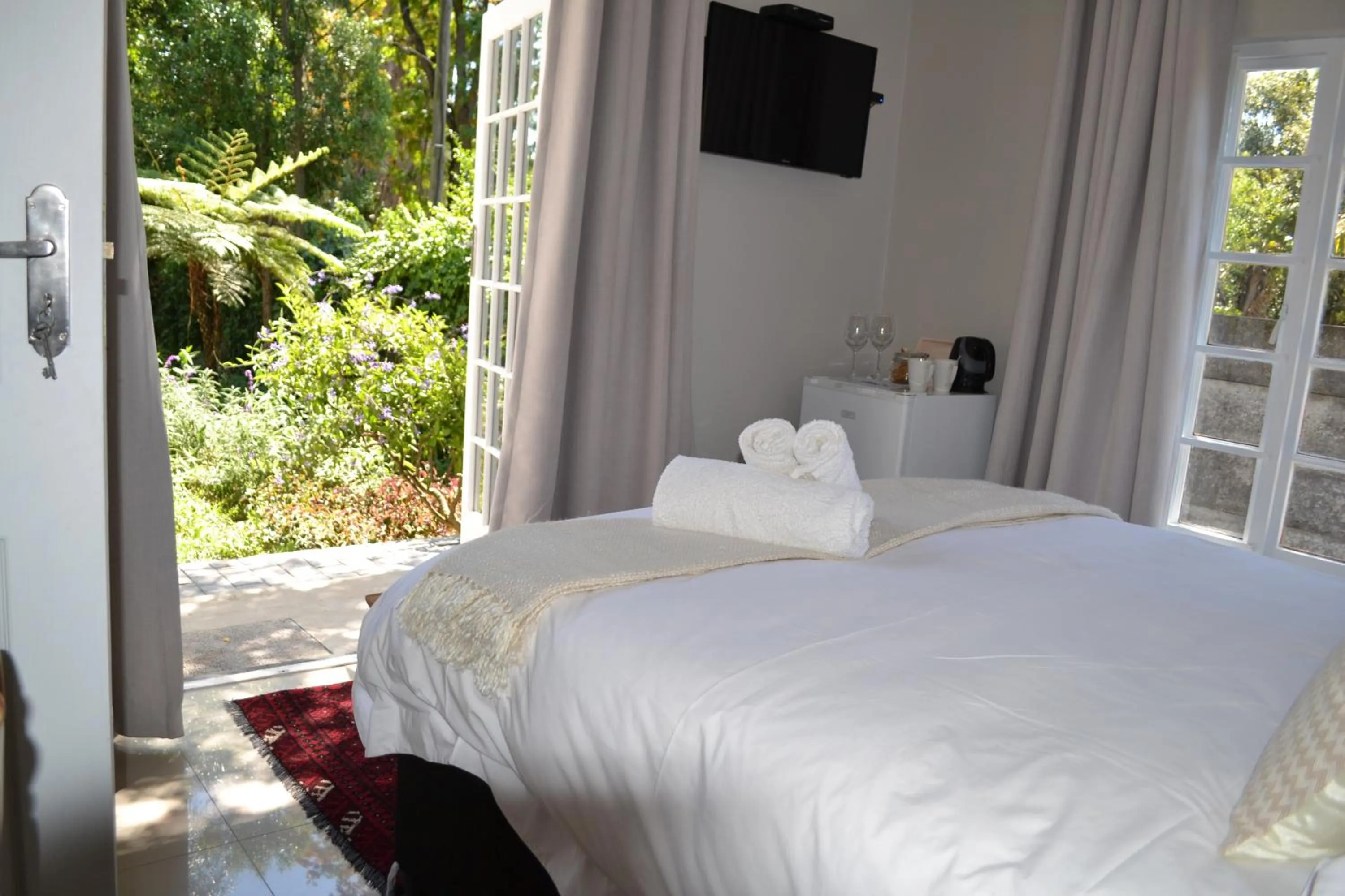 Bed in The Garden Shed Guest House