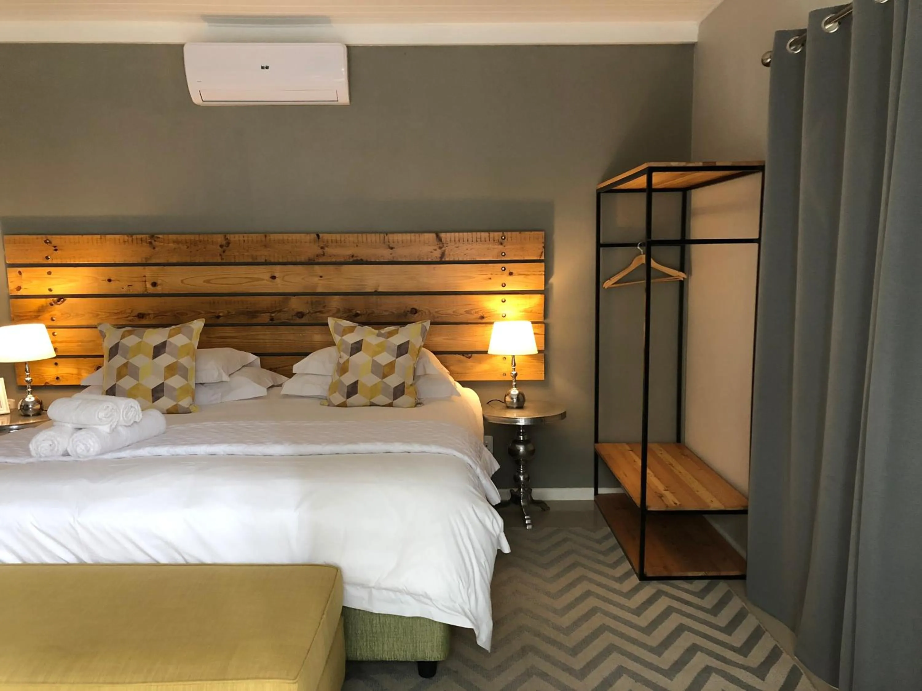 Bed in The Garden Shed Guest House