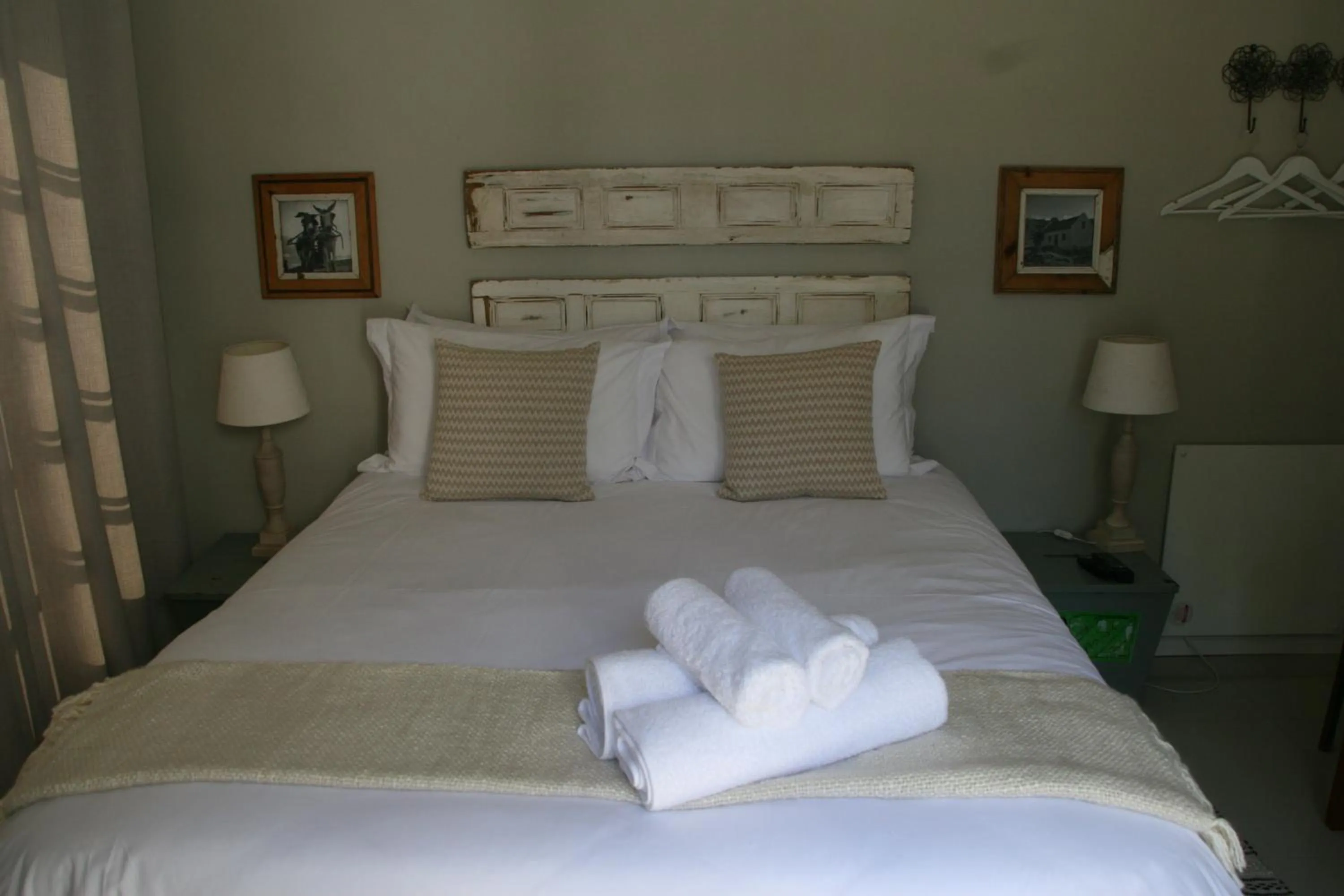 Bed in The Garden Shed Guest House