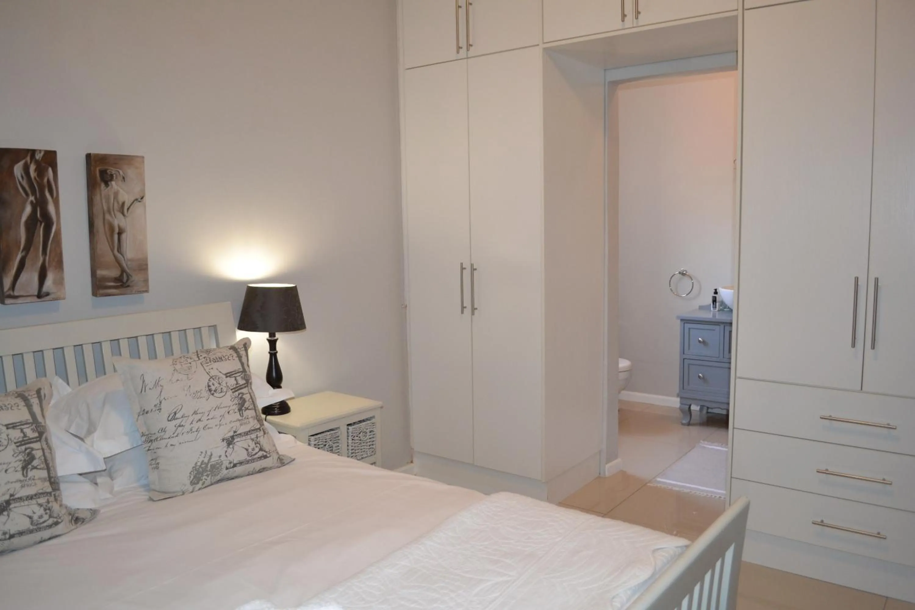 Bed in The Garden Shed Guest House