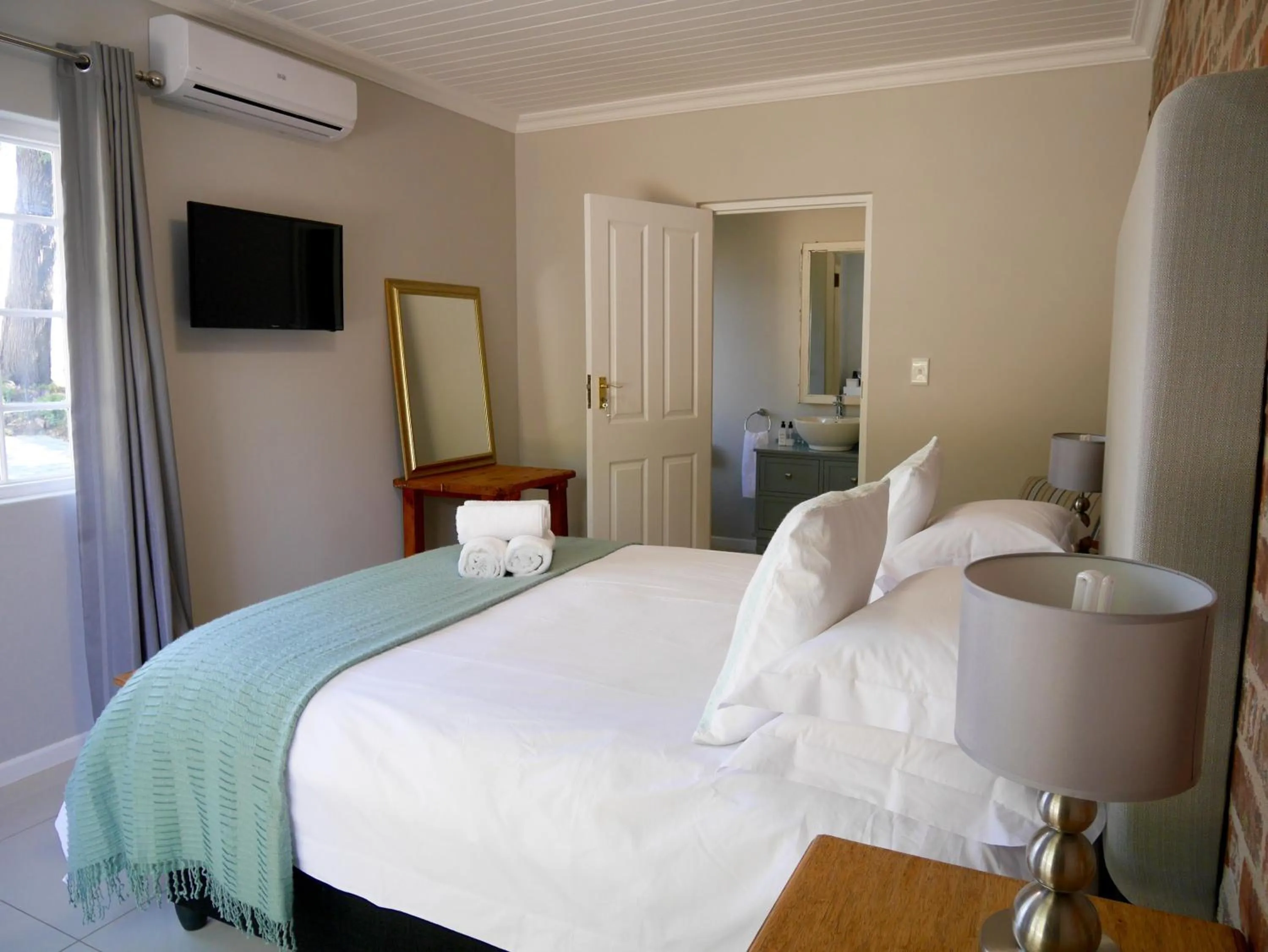 Day, Bed in The Garden Shed Guest House