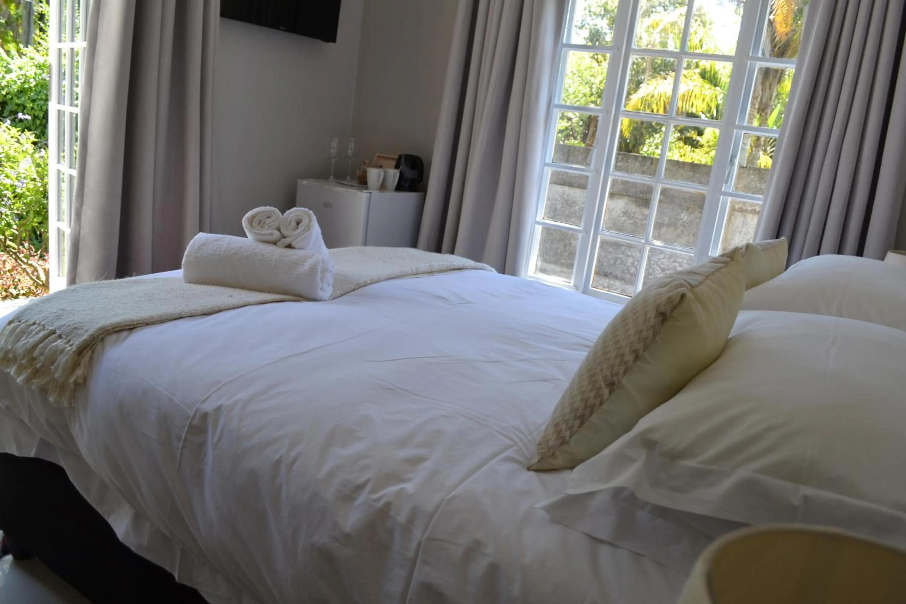 Bed in The Garden Shed Guest House