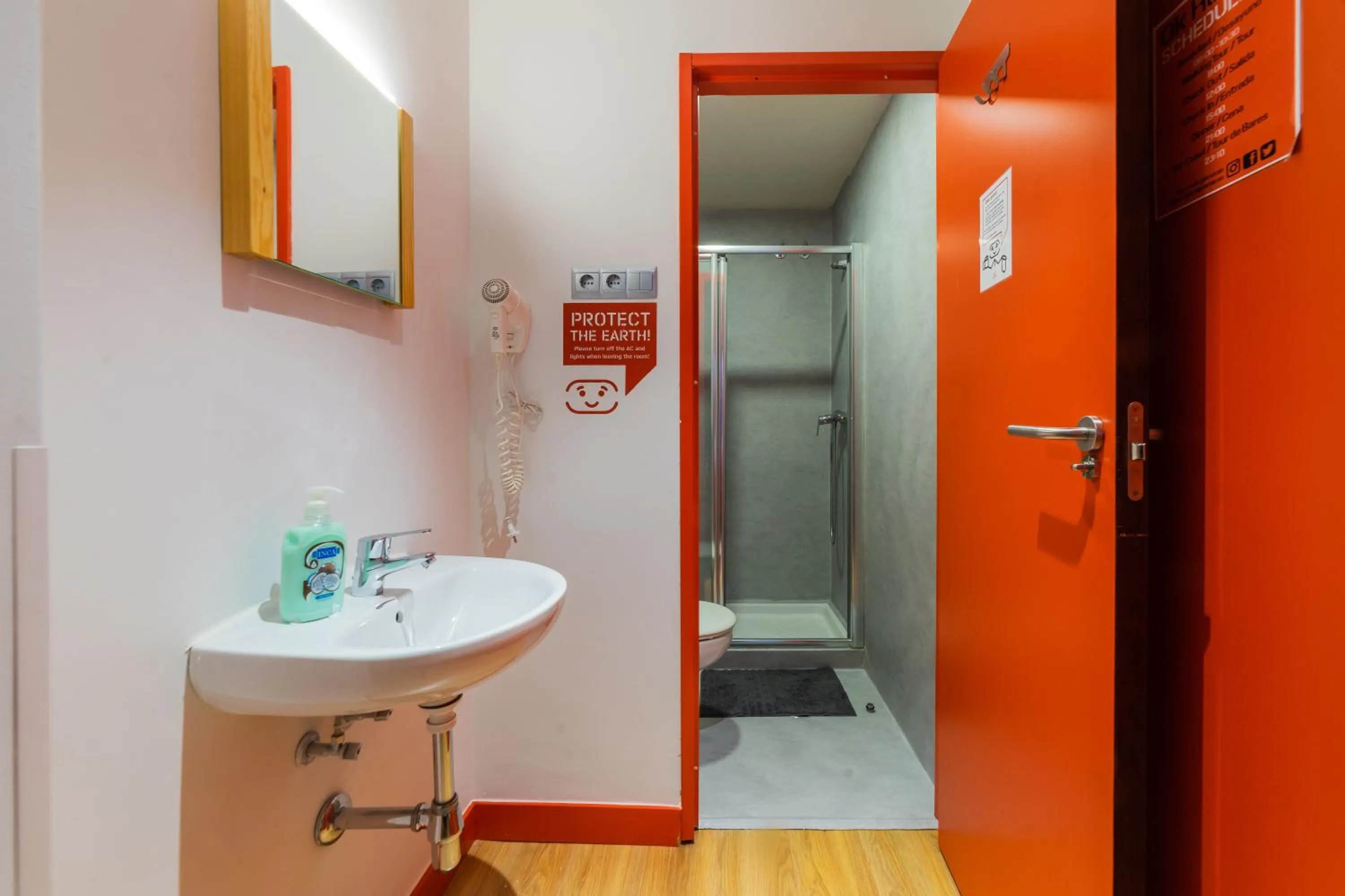 Bathroom in Ok Hostel Madrid