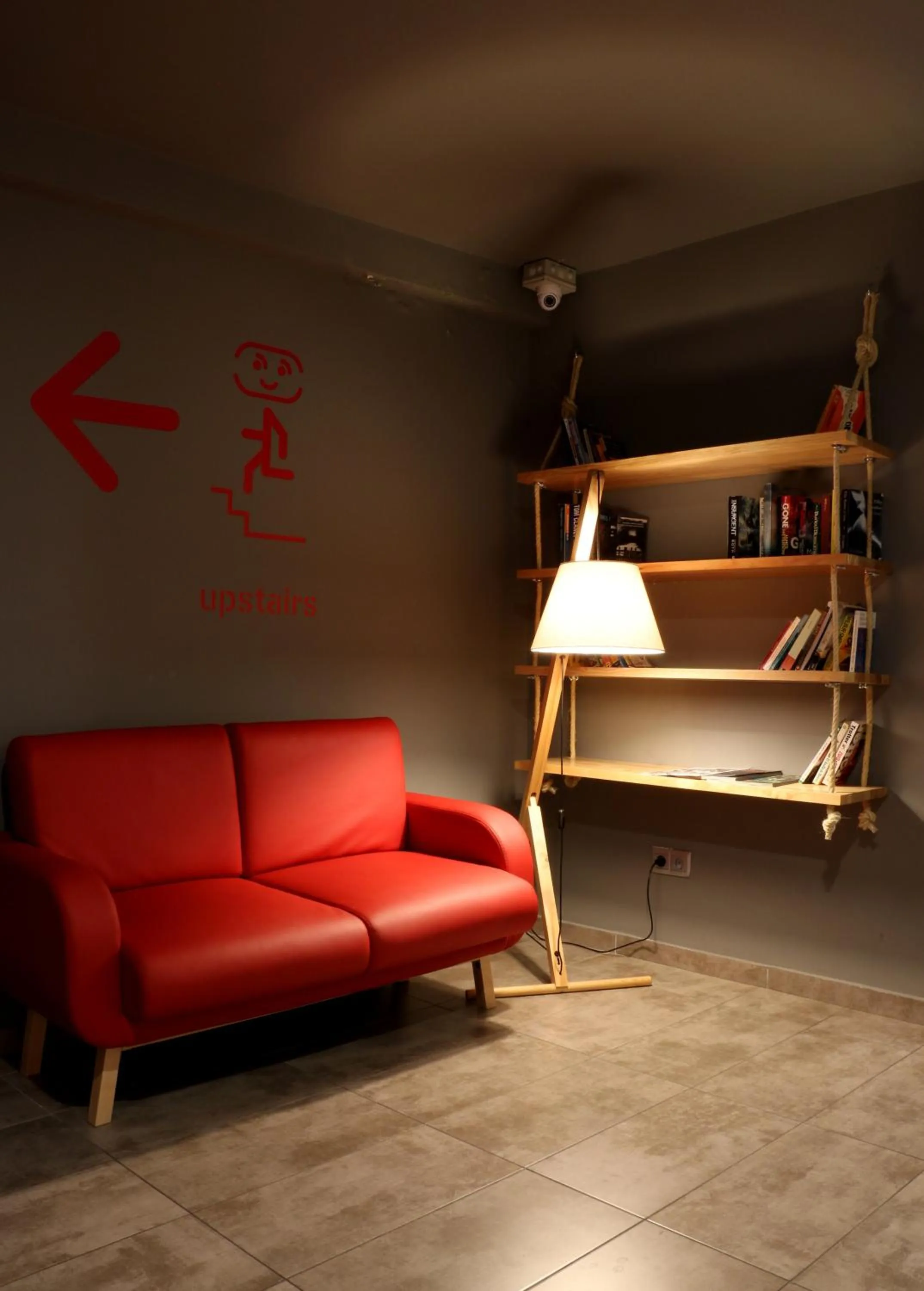 Library in Ok Hostel Madrid