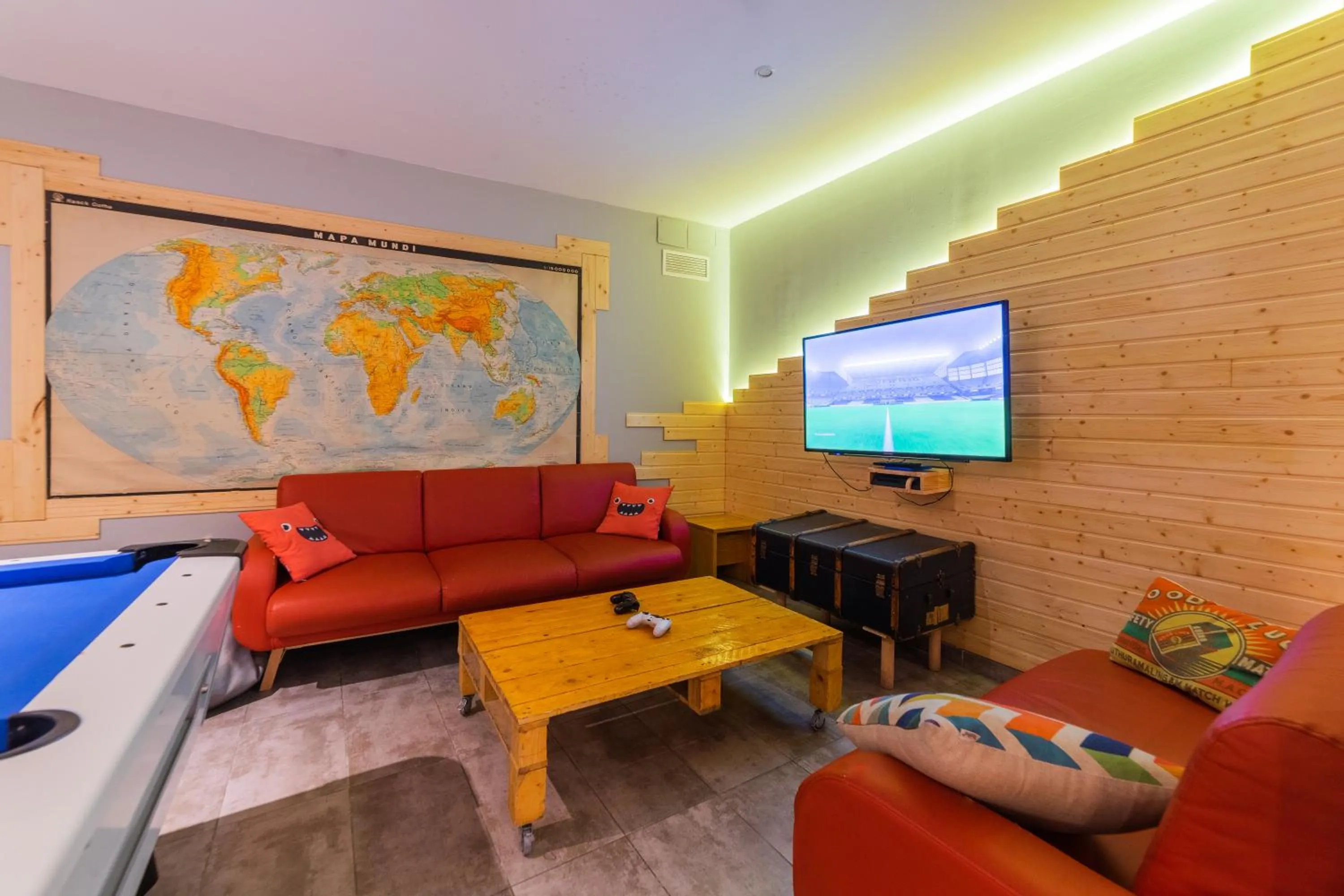 Communal lounge/ TV room in Ok Hostel Madrid