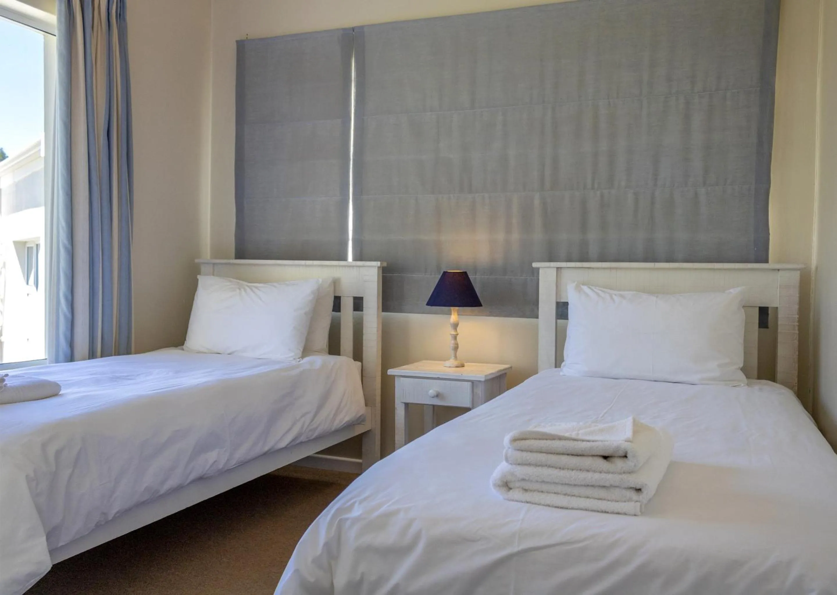 Bed in Oaklands On The Knoll by Dream Resorts