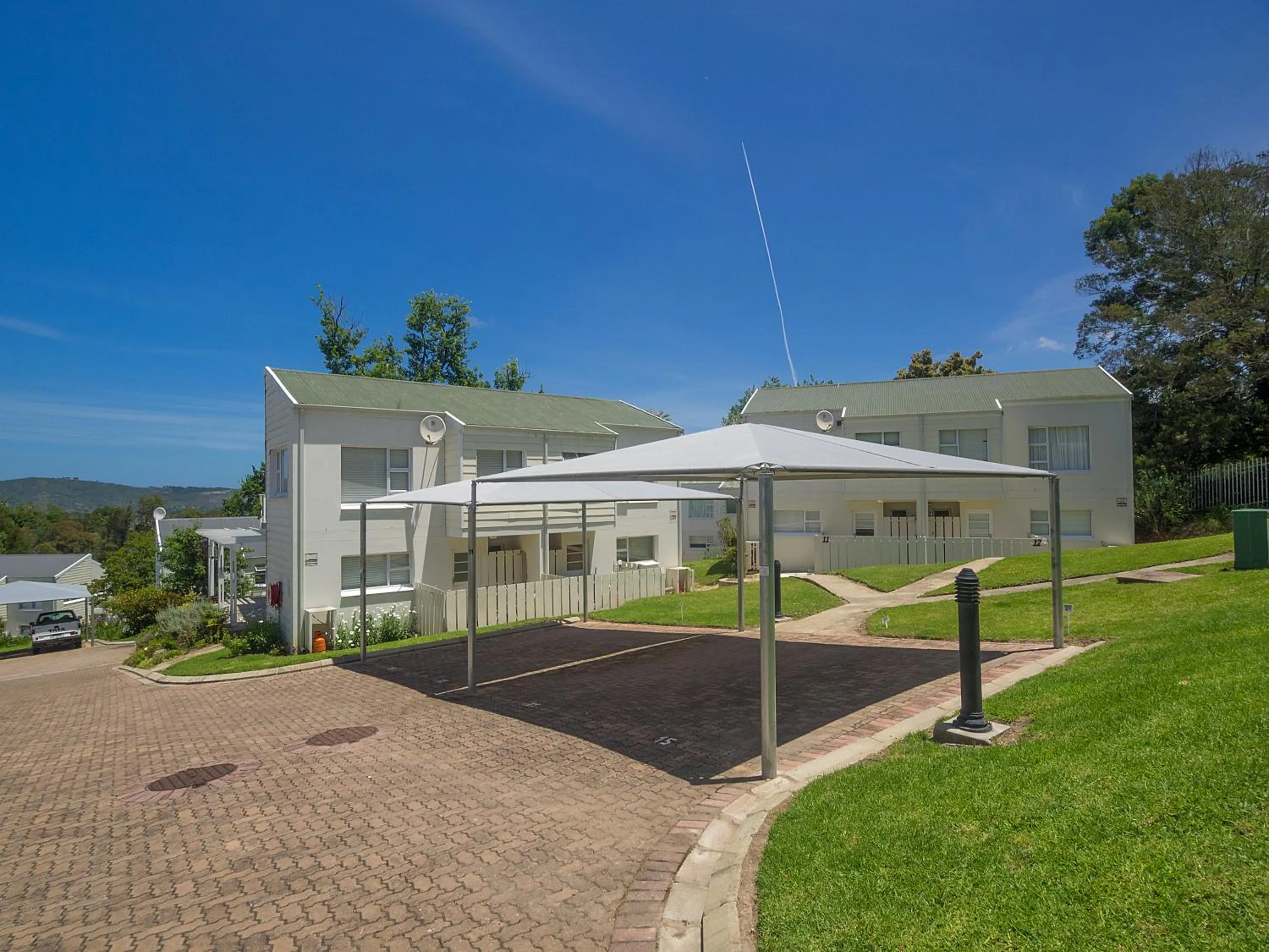 Property building in Oaklands On The Knoll by Dream Resorts