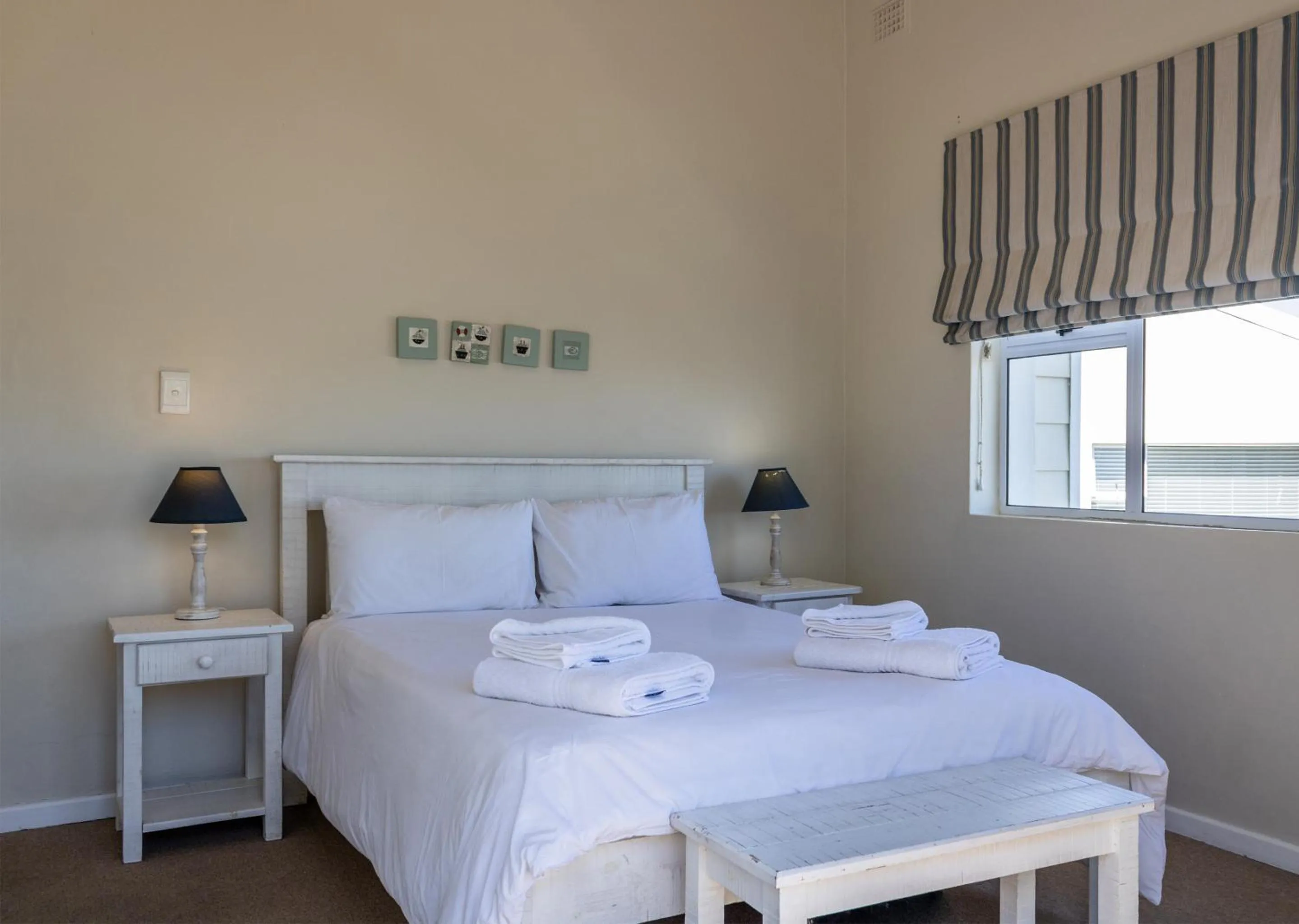 Bed in Oaklands On The Knoll by Dream Resorts