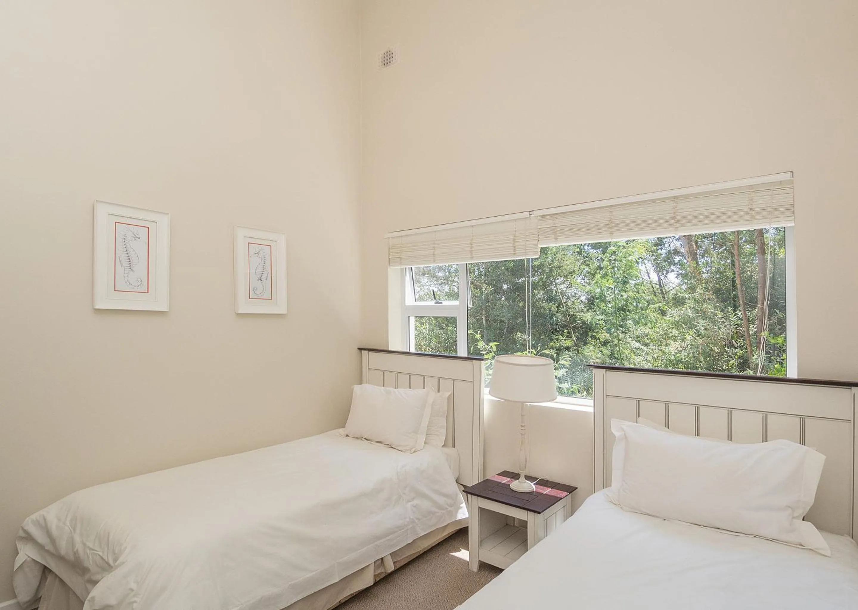 Bed in Oaklands On The Knoll by Dream Resorts