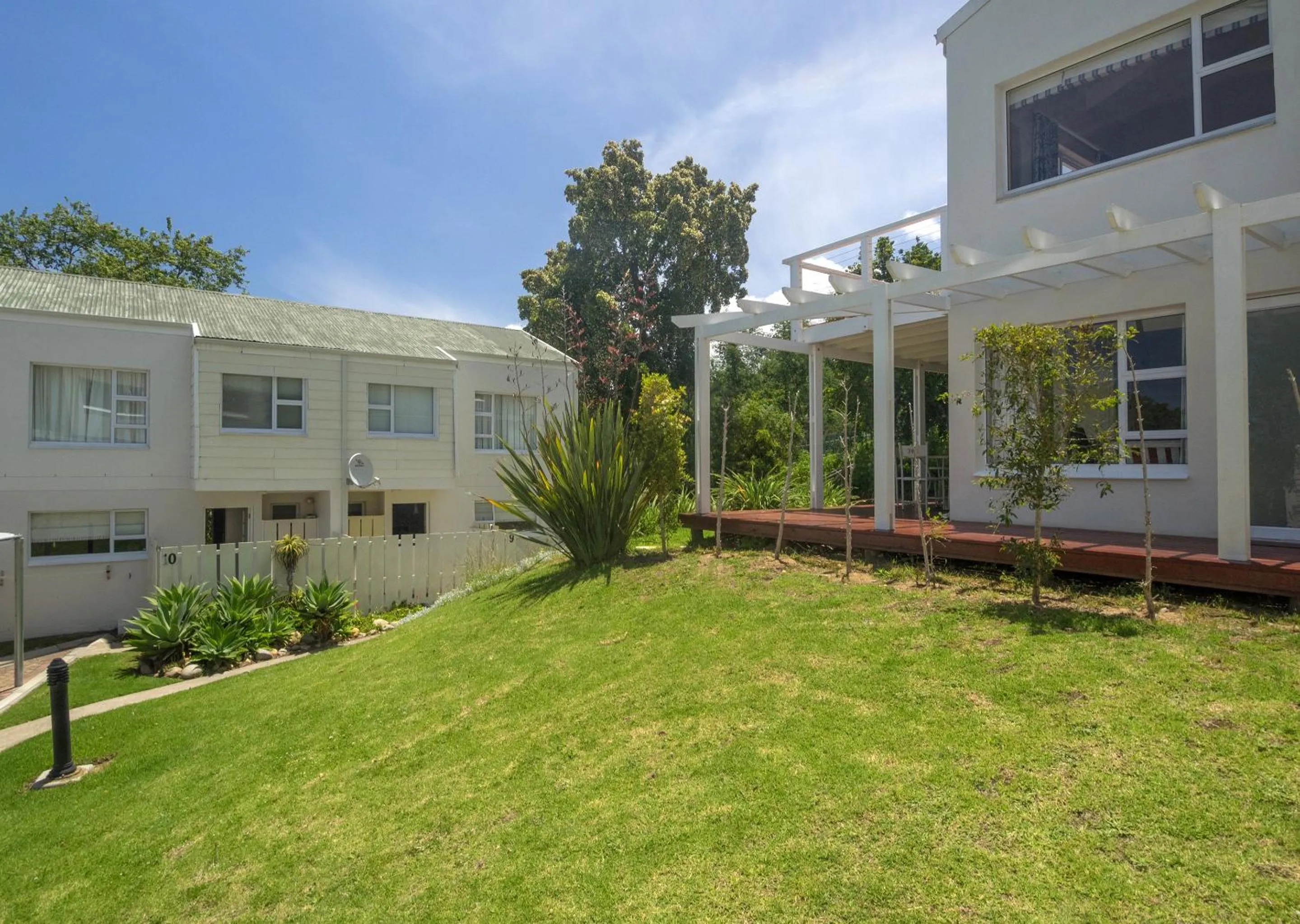 Property building in Oaklands On The Knoll by Dream Resorts