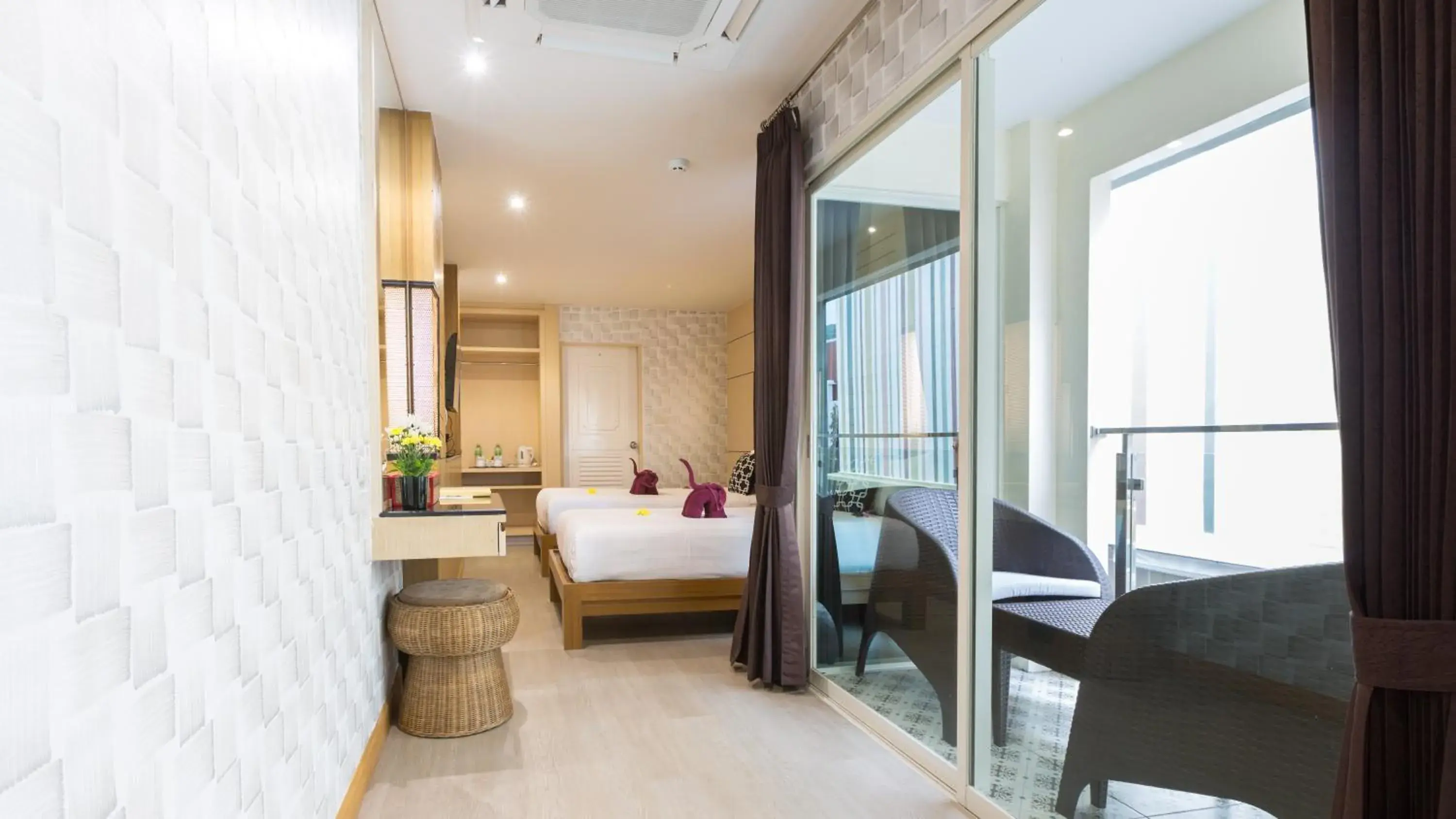 Twin Room with Balcony in Anda Beachside Hotel Twin Room with Balcony in Anda Beachside Hotel