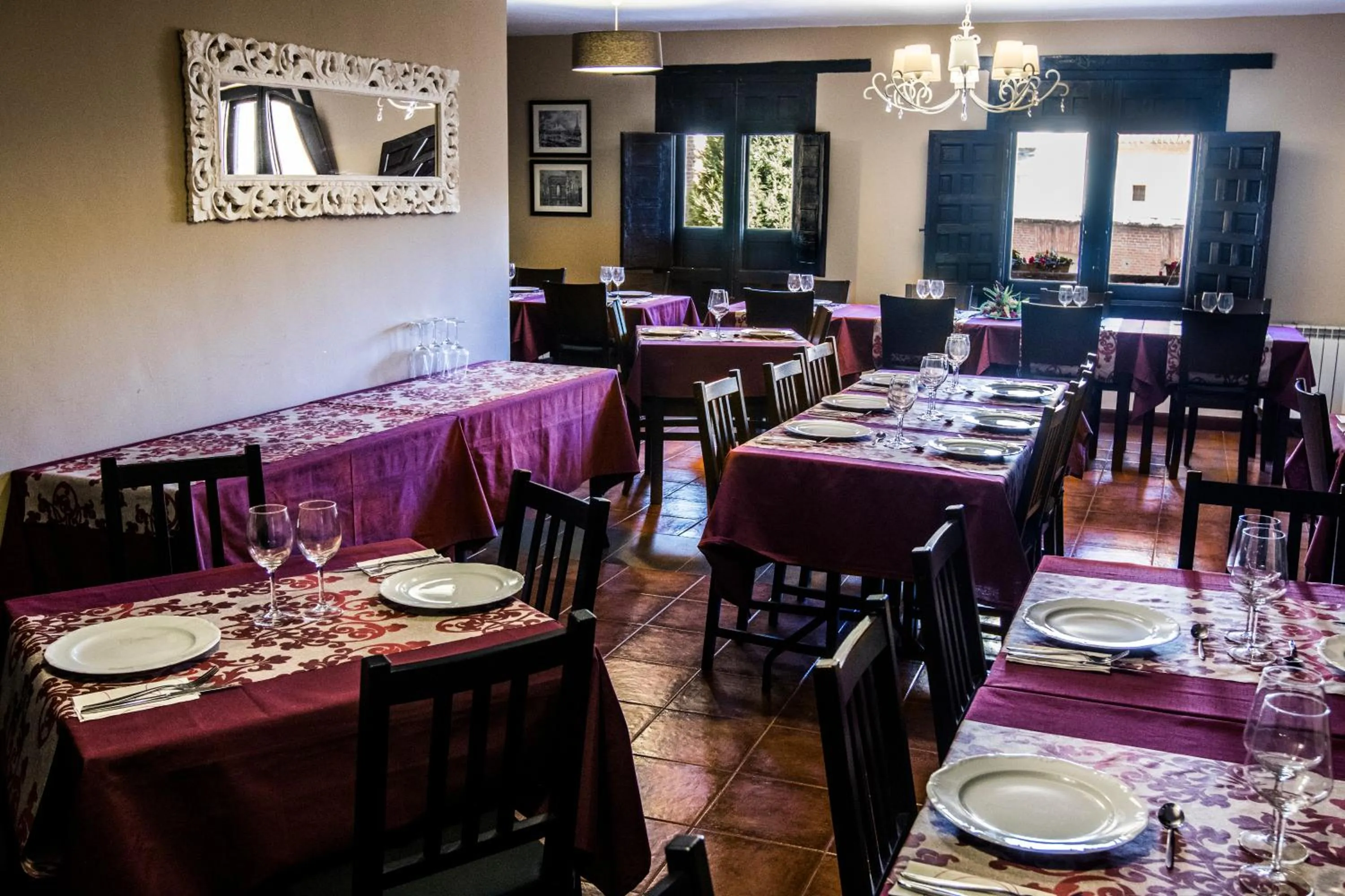 Restaurant/places to eat in La Posada De La Magistral