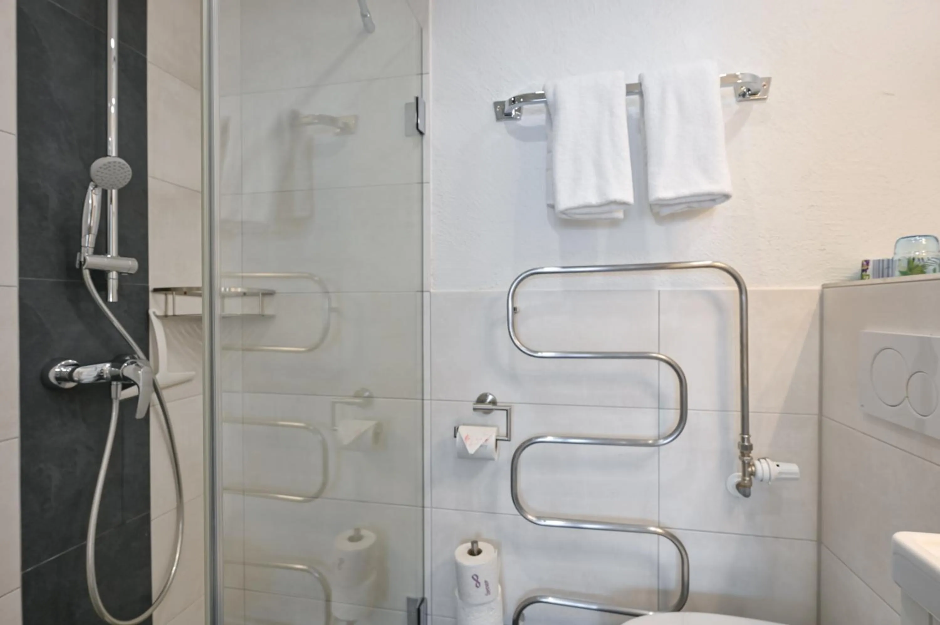 Shower in Pension Freiheit