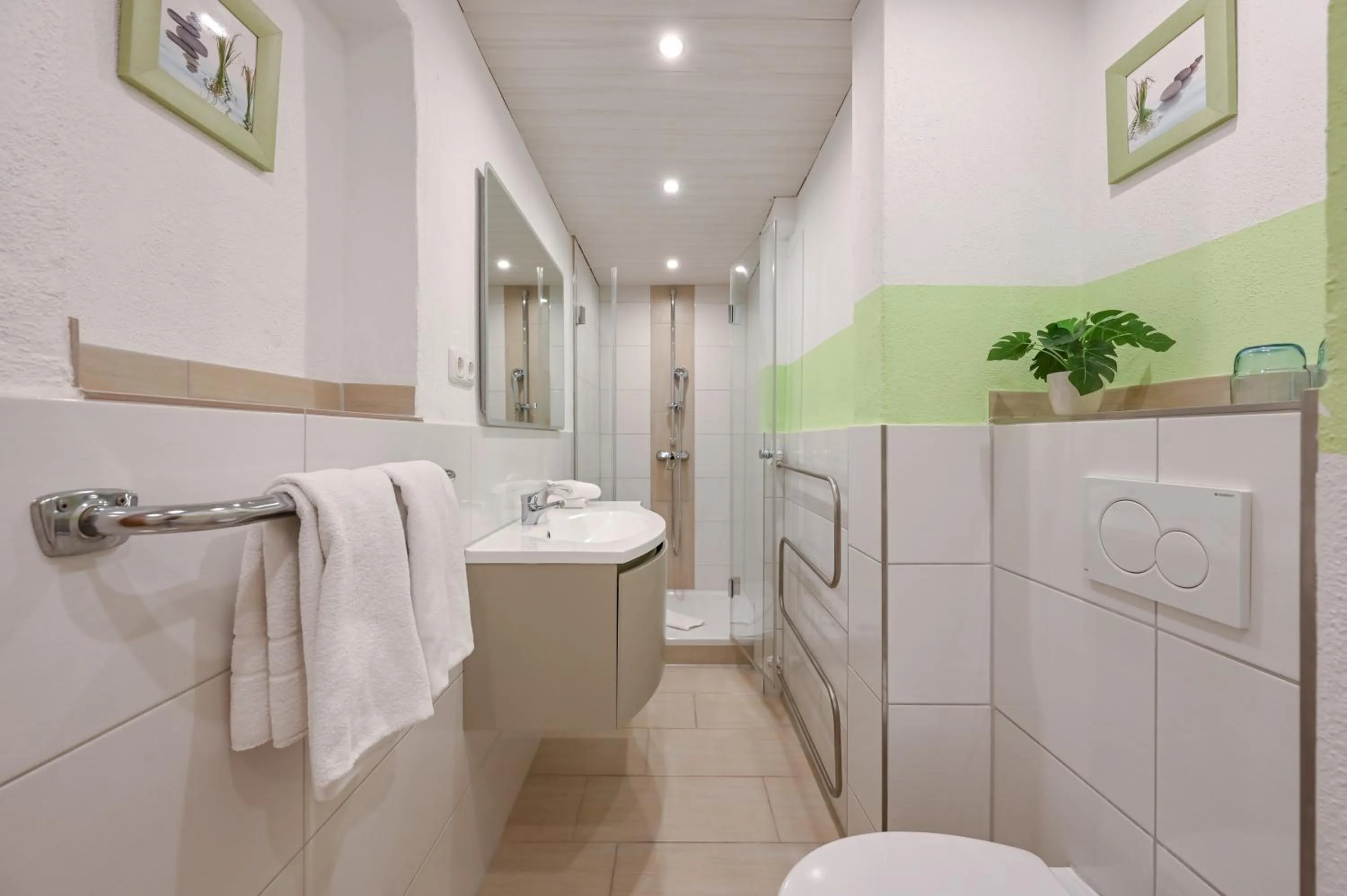 Bathroom in Pension Freiheit