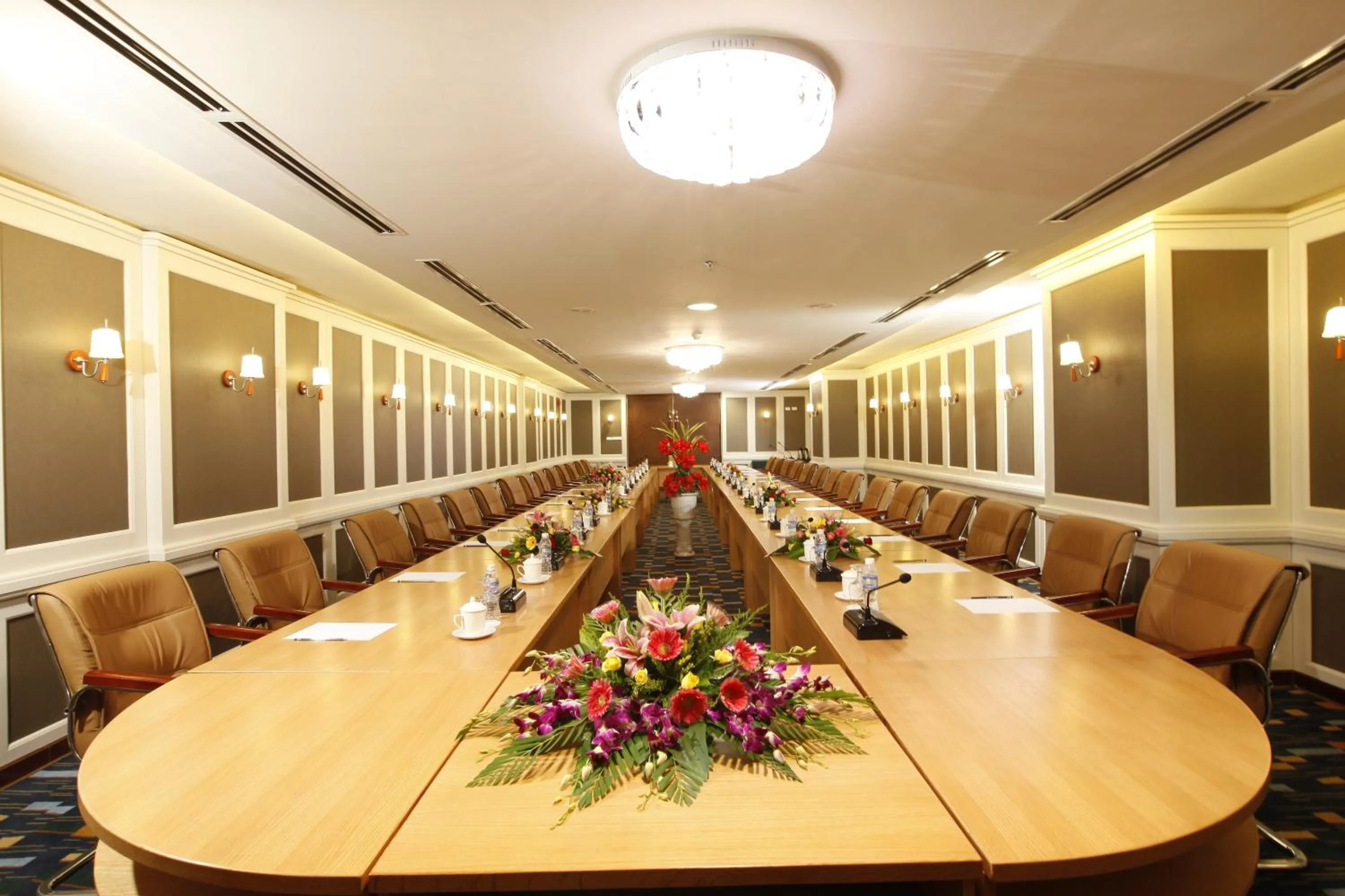 Business facilities in Majestic Mong Cai Hotel