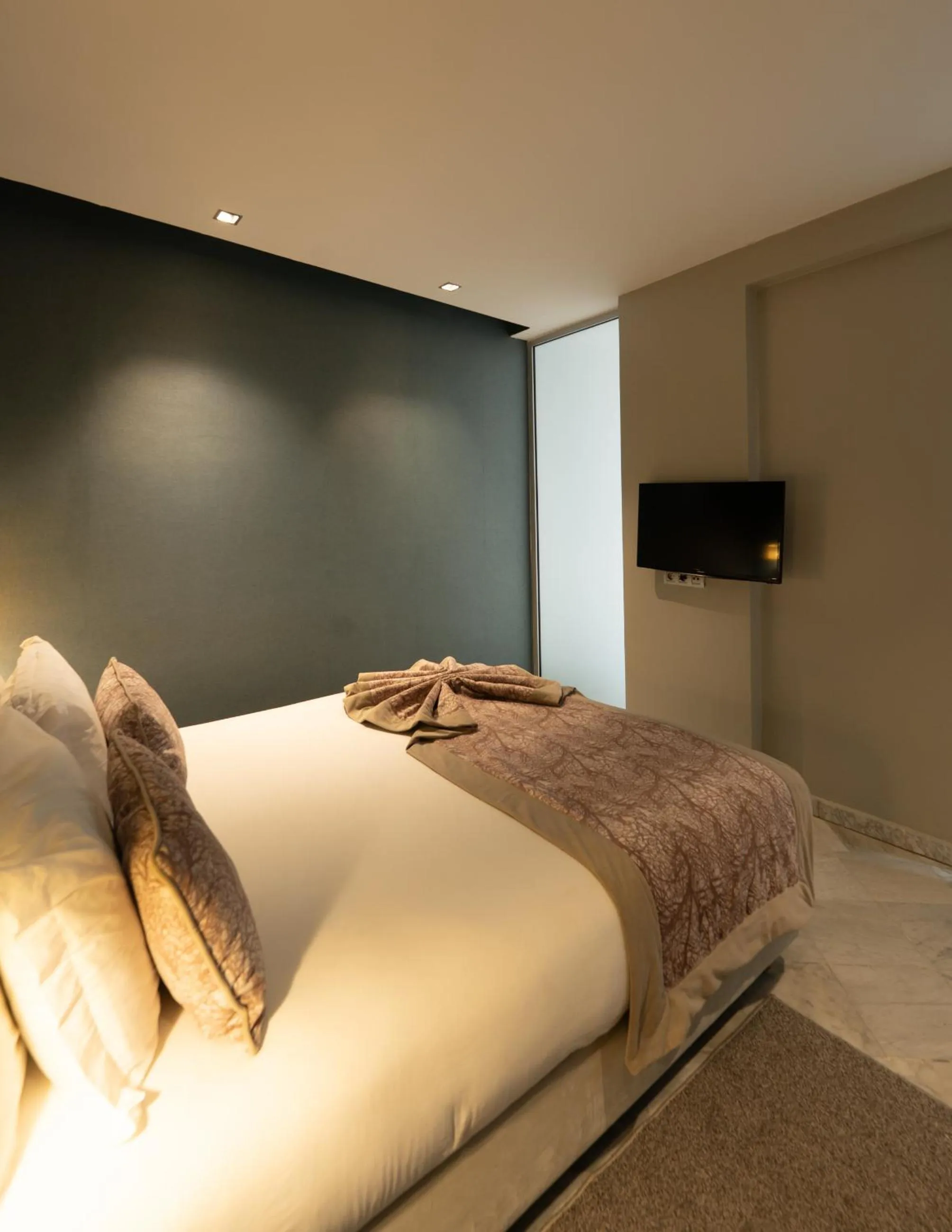 Communal lounge/ TV room, Bed in The Fourteen Luxury Boutique Hotel & SPA