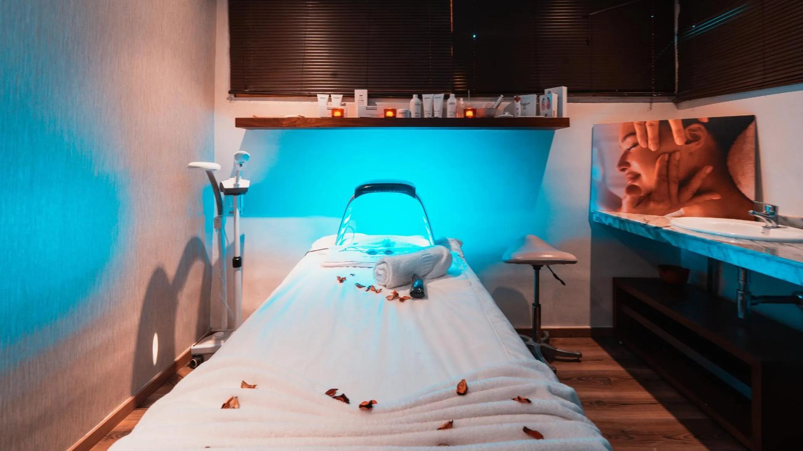 Massage, Bed in The Fourteen Luxury Boutique Hotel & SPA