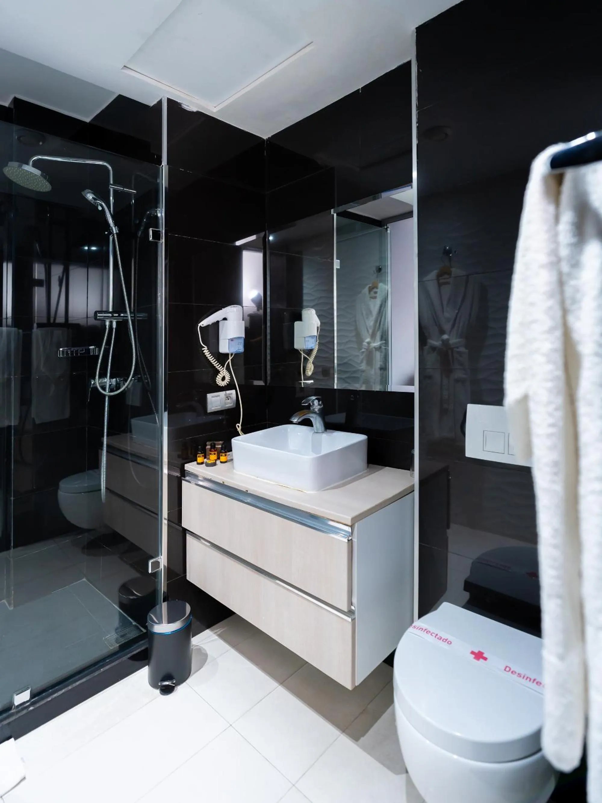 Shower in The Fourteen Luxury Boutique Hotel