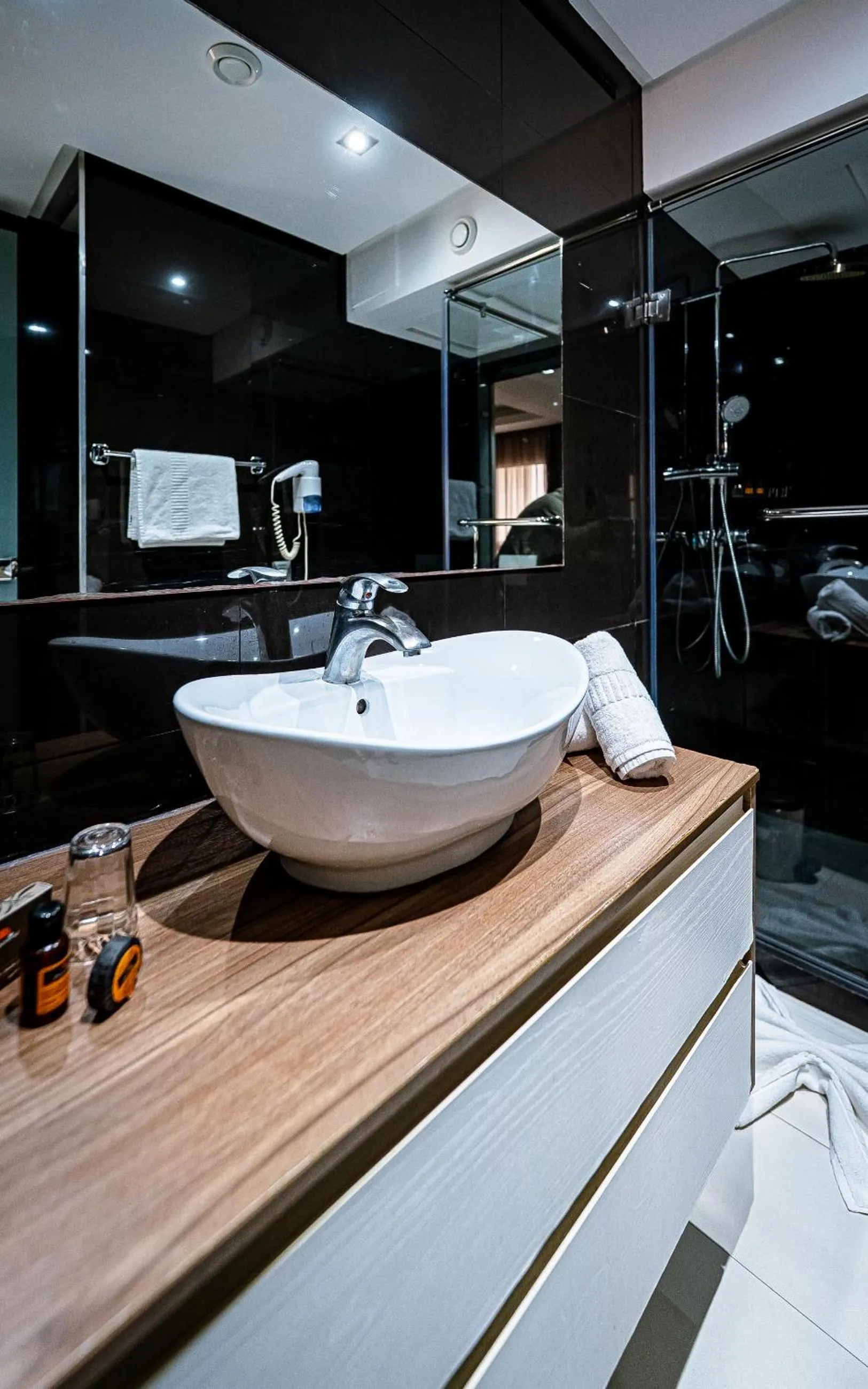 Shower in The Fourteen Luxury Boutique Hotel & SPA