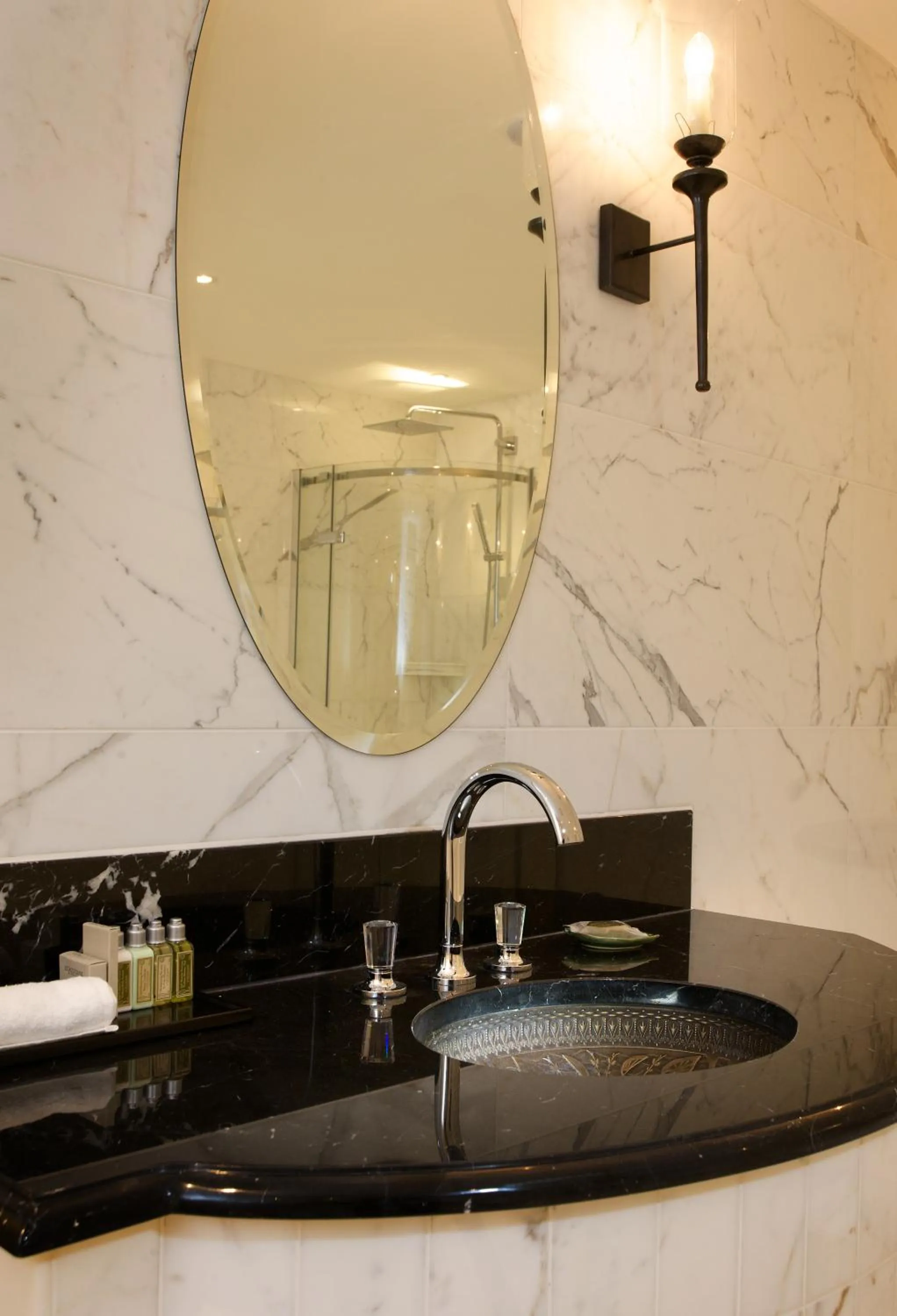 Bathroom in GreyFriars