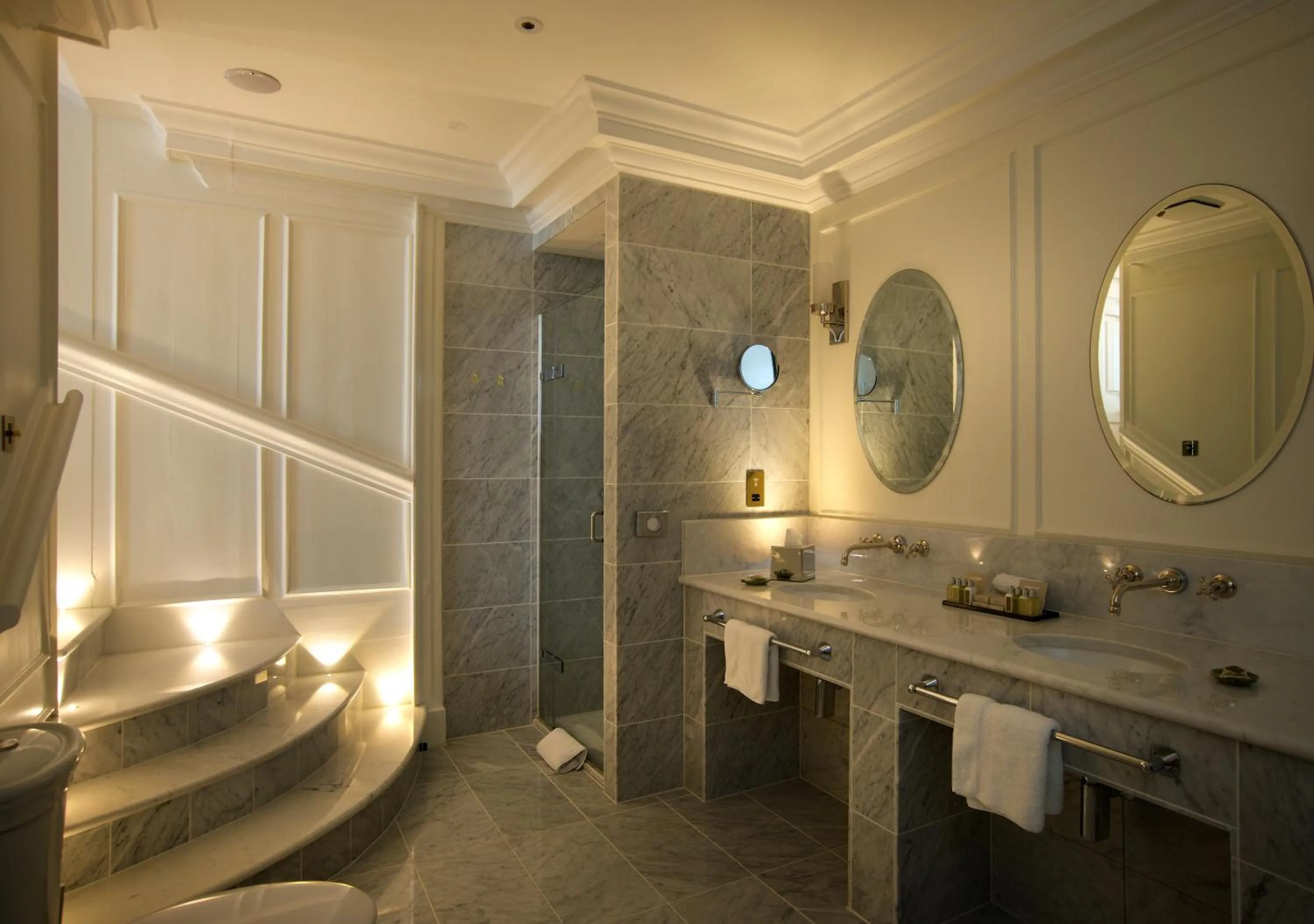 Bathroom in GreyFriars