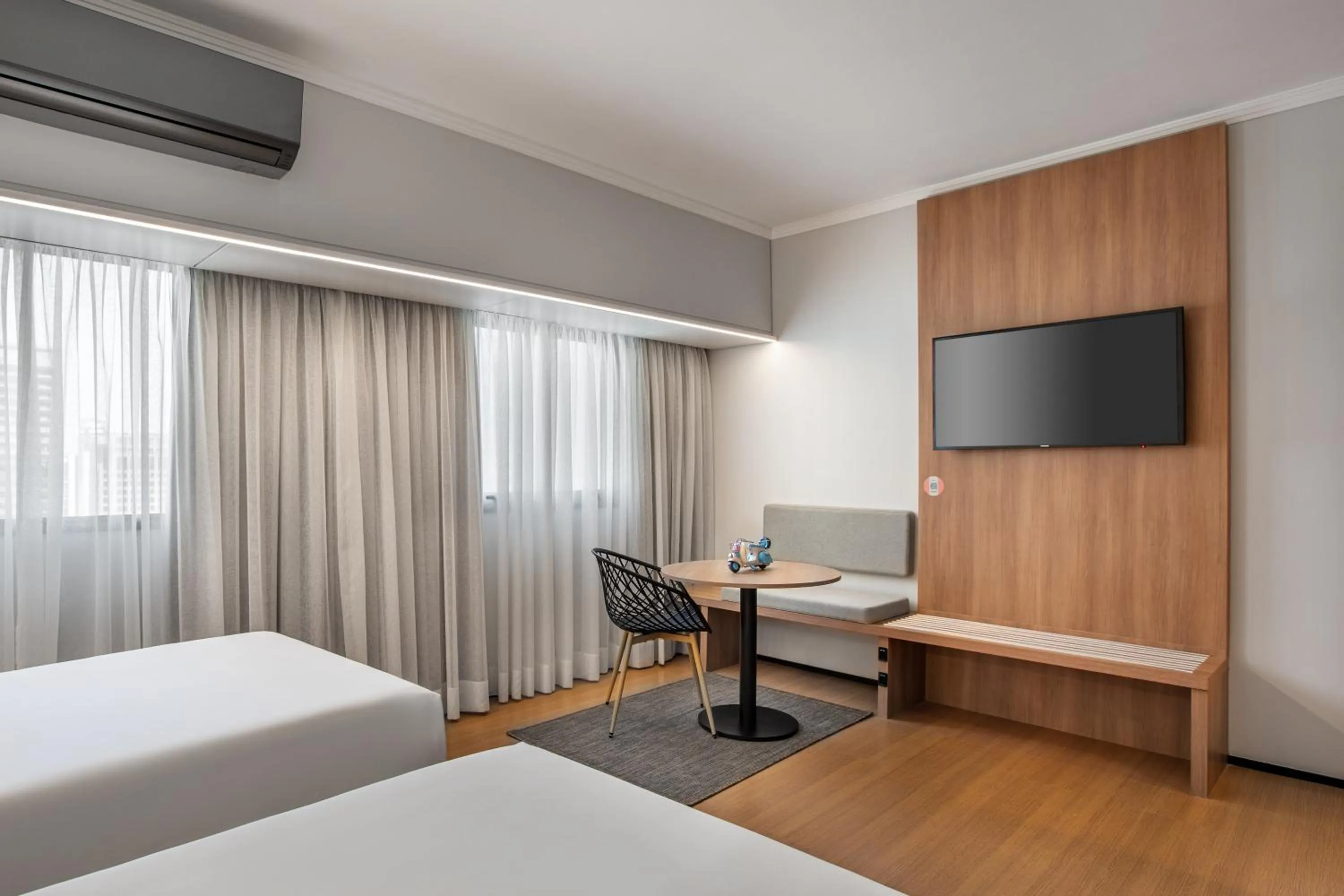 TV and multimedia, Bed in INNSiDE by Meliá São Paulo Iguatemi