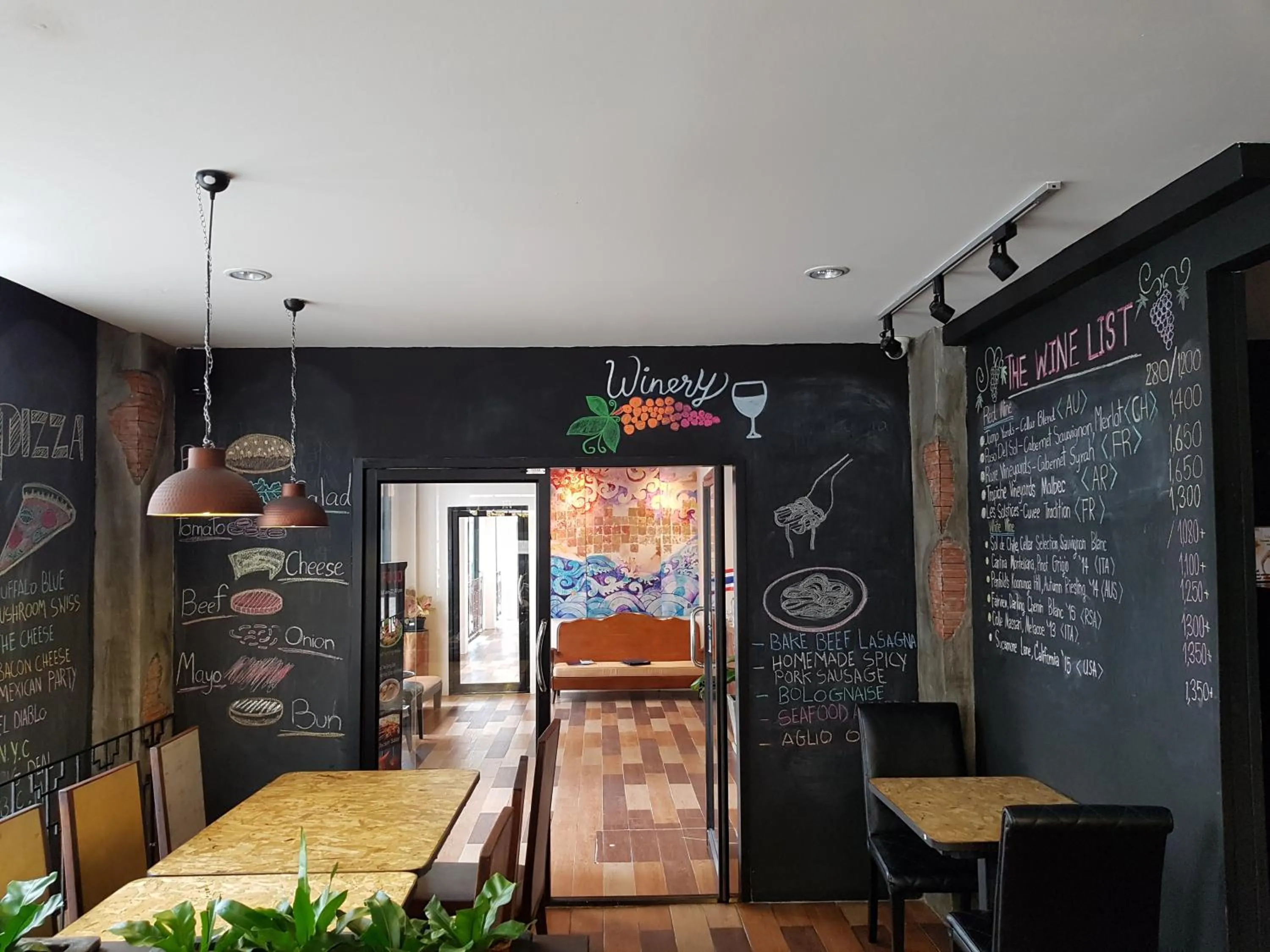 Restaurant/places to eat in Arcadia Maephim Serviced Apartments