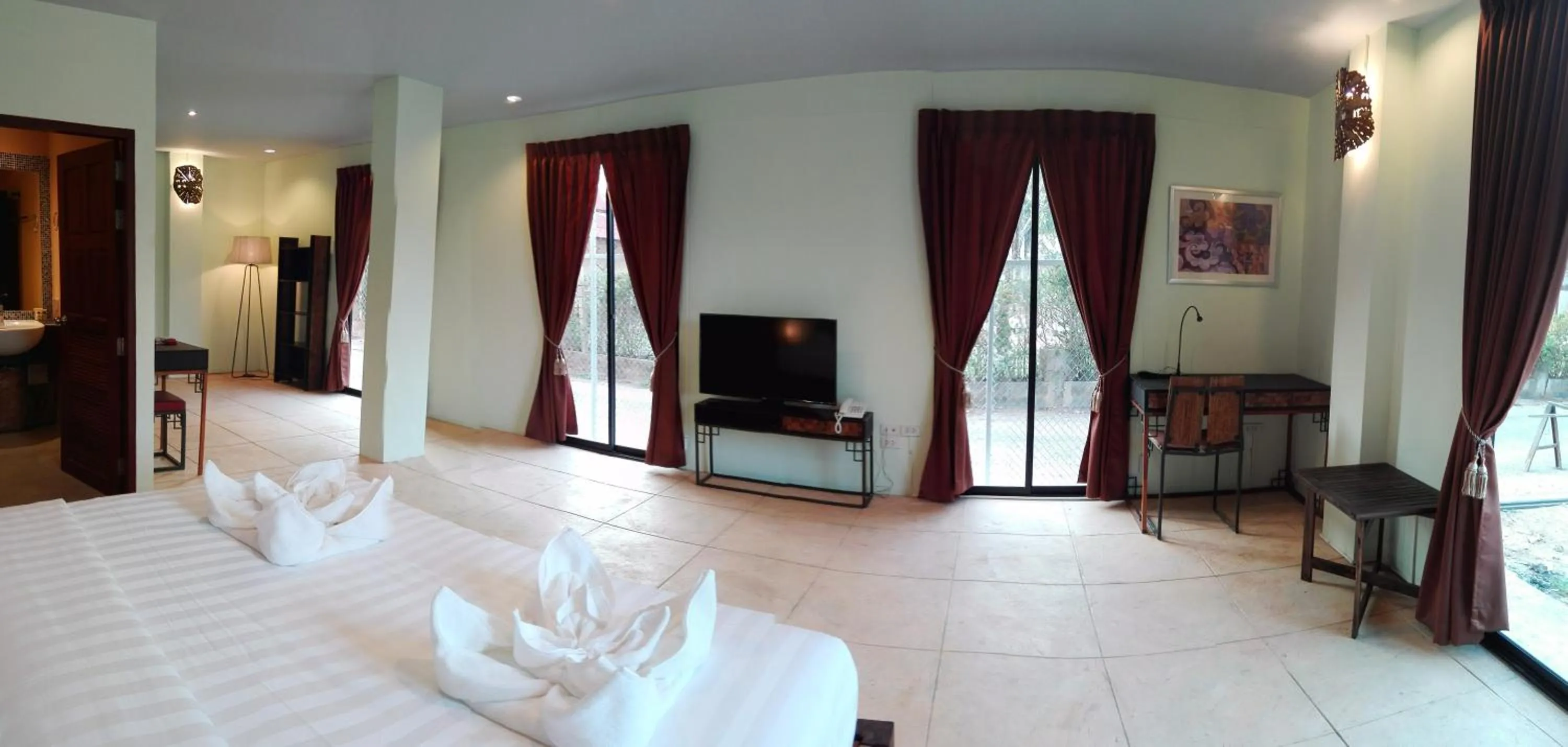 Photo of the whole room, Bed in Arcadia Maephim Serviced Apartments