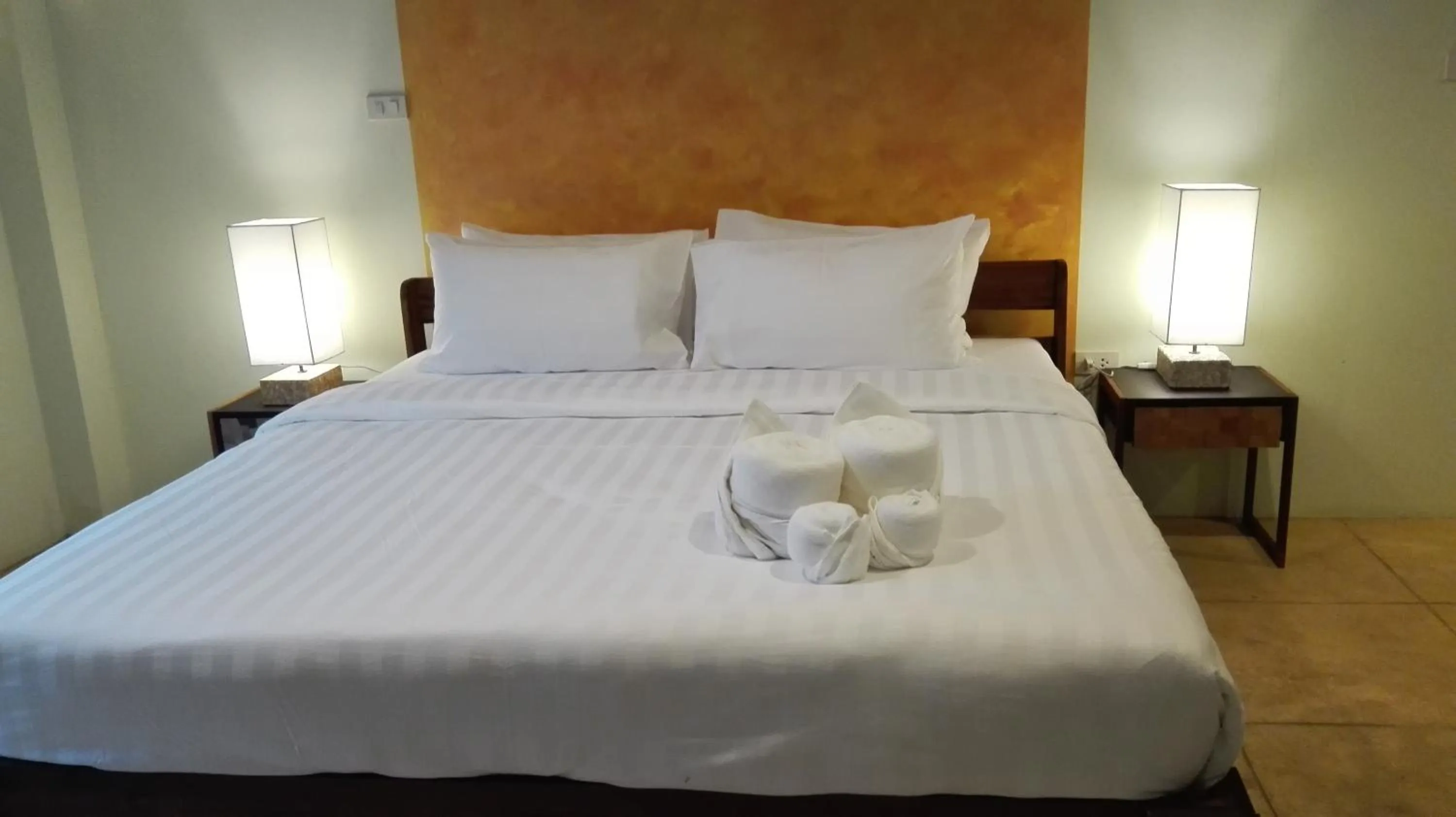 Bed in Arcadia Maephim Serviced Apartments