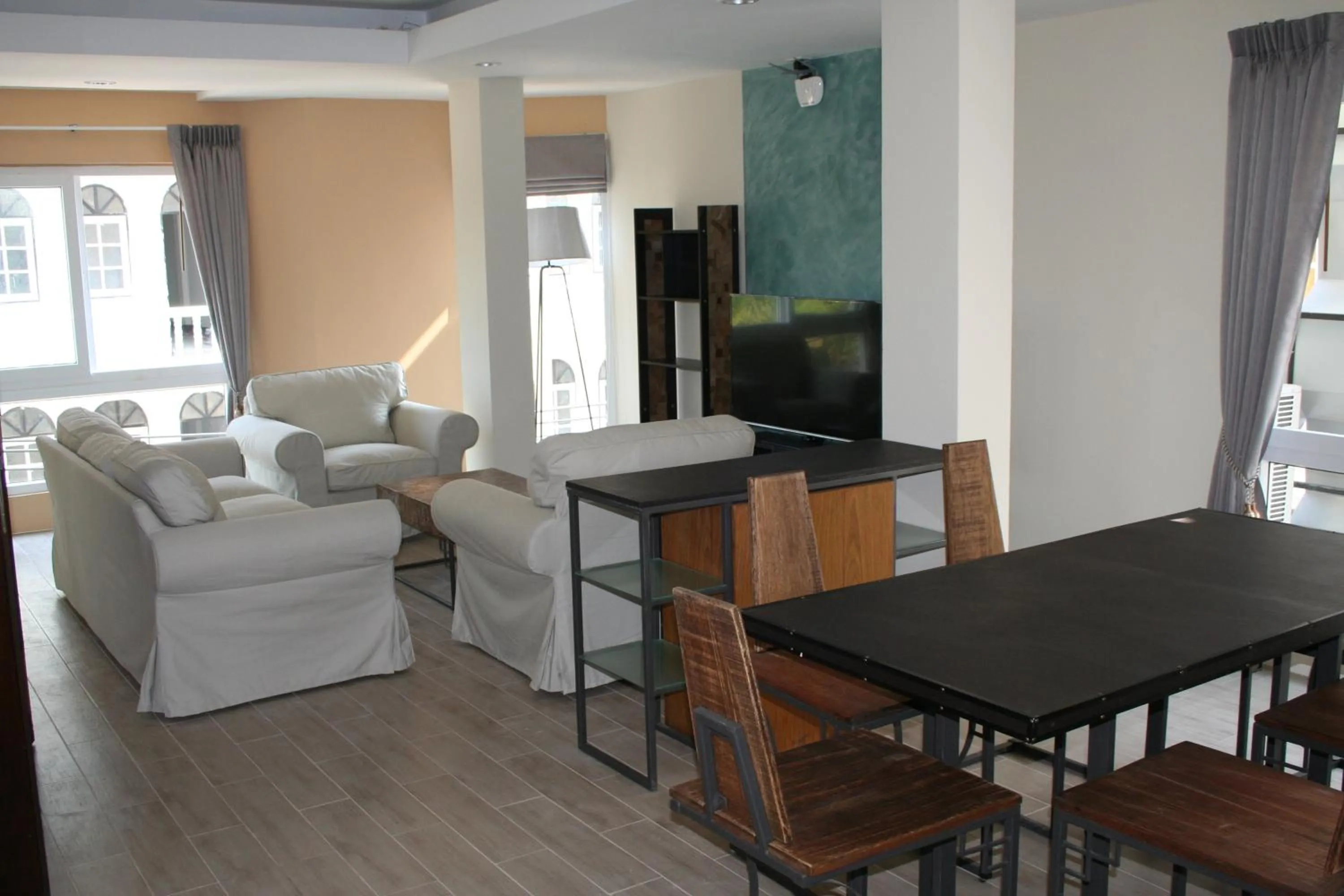 Seating area in Arcadia Maephim Serviced Apartments