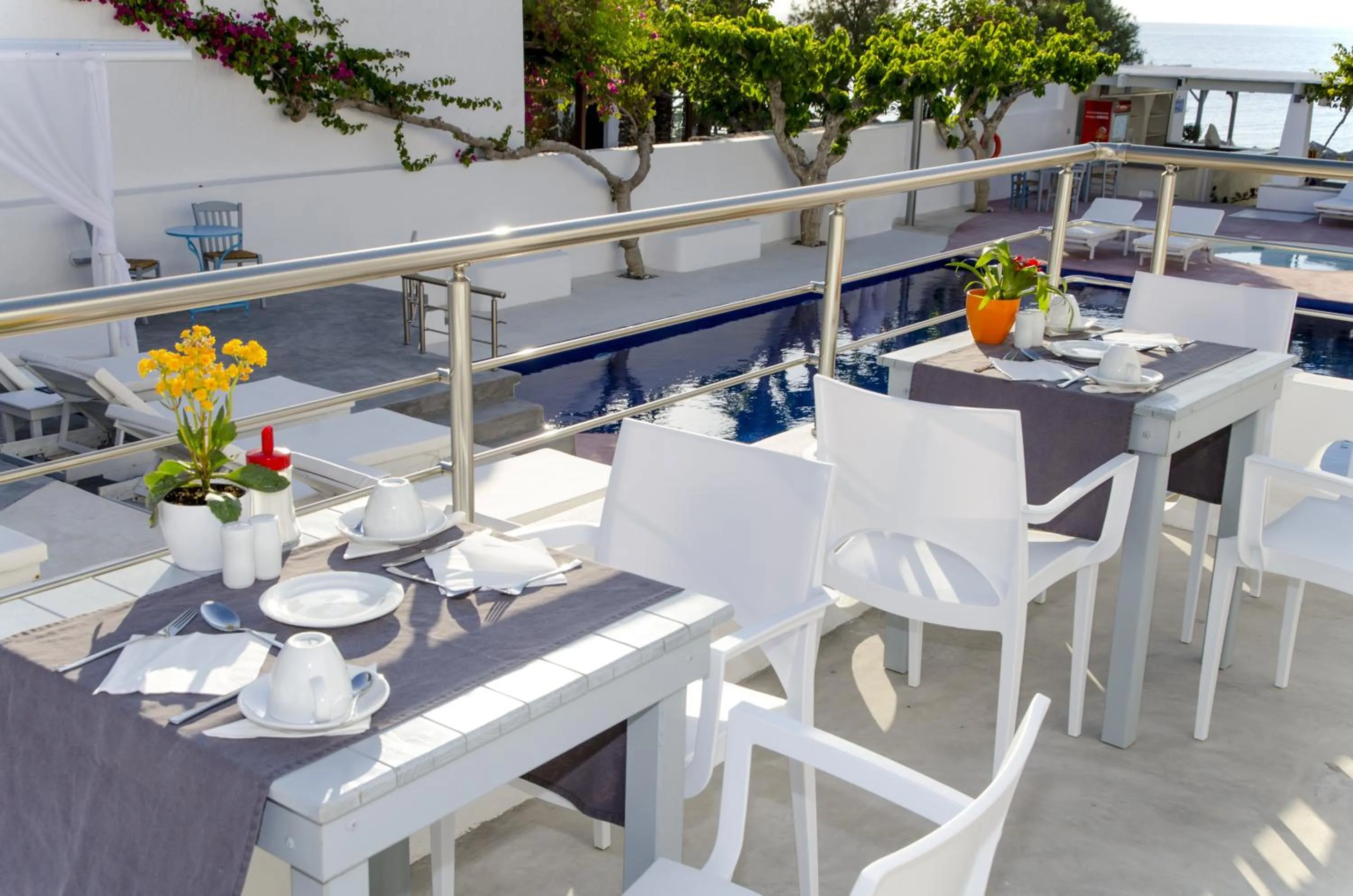 Restaurant/places to eat in RK Beach Hotel