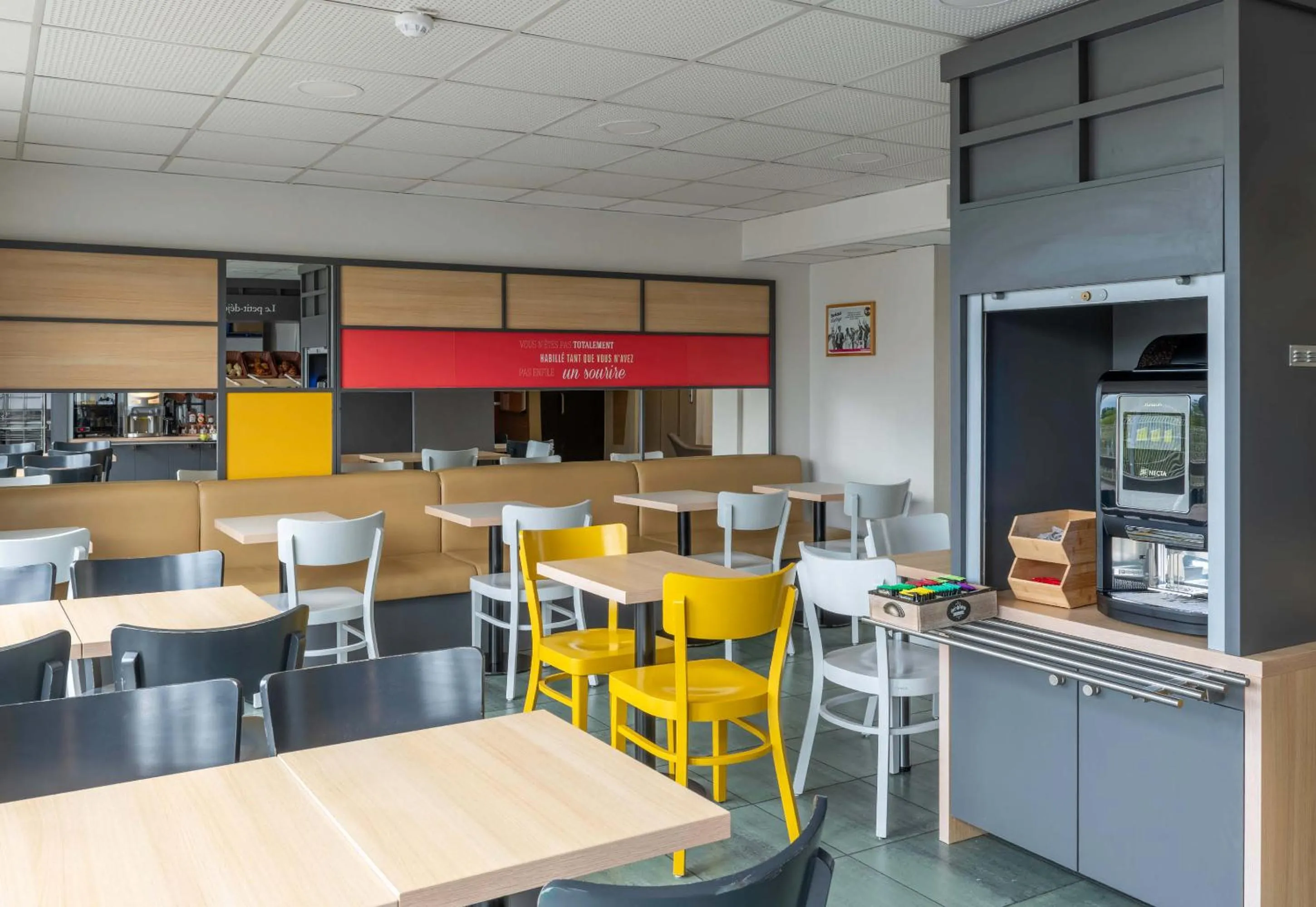 Restaurant/places to eat in B&B HOTEL Beauvais