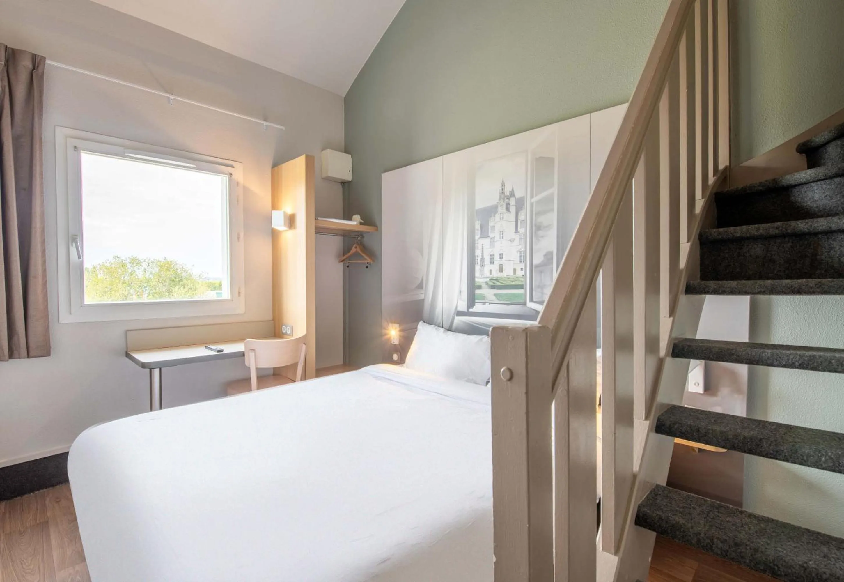 Bedroom, Bed in B&B HOTEL Beauvais