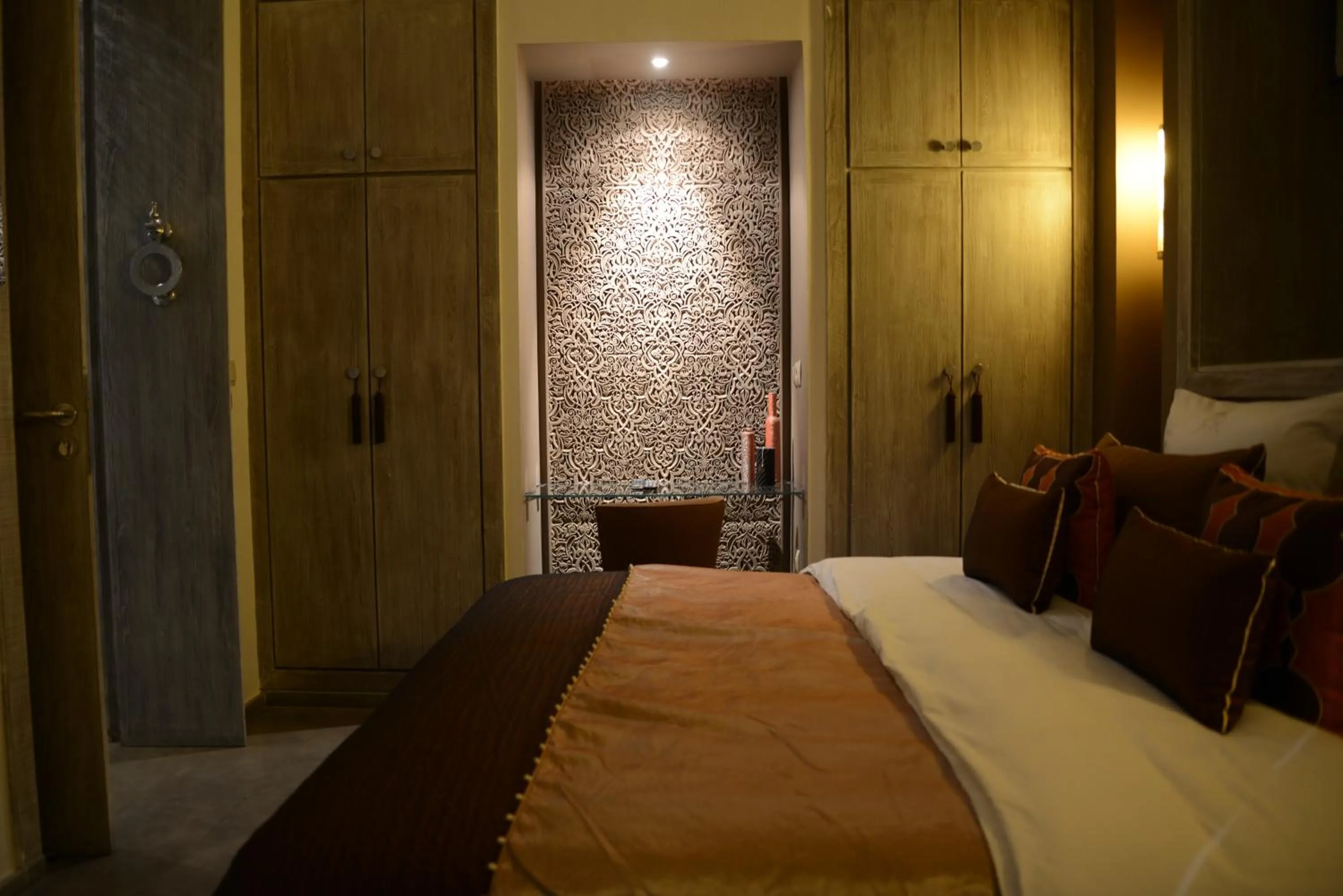 Photo of the whole room, Bed in Riad Raoud Rayhane