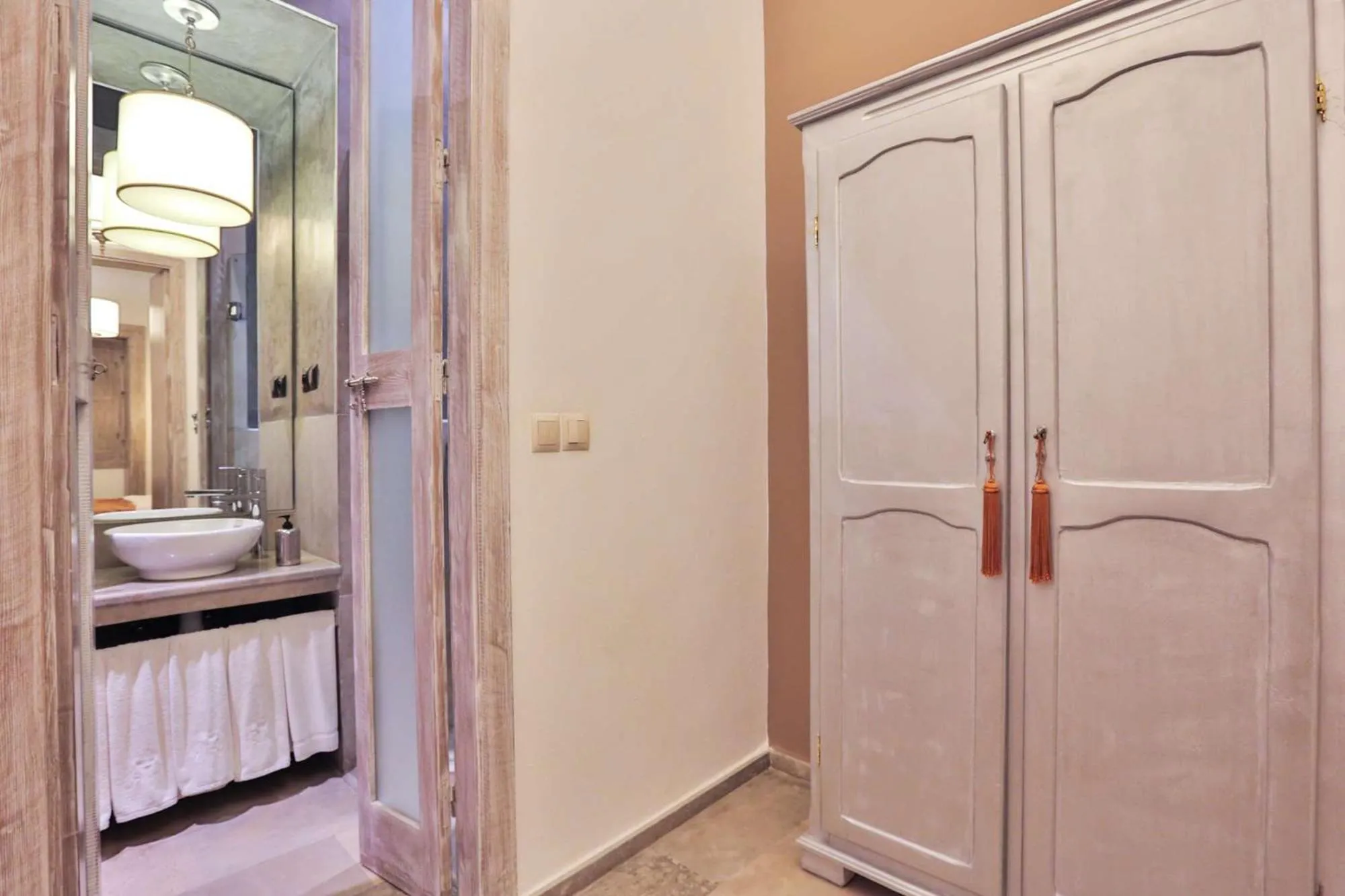 Bathroom, Bed in Riad Raoud Rayhane