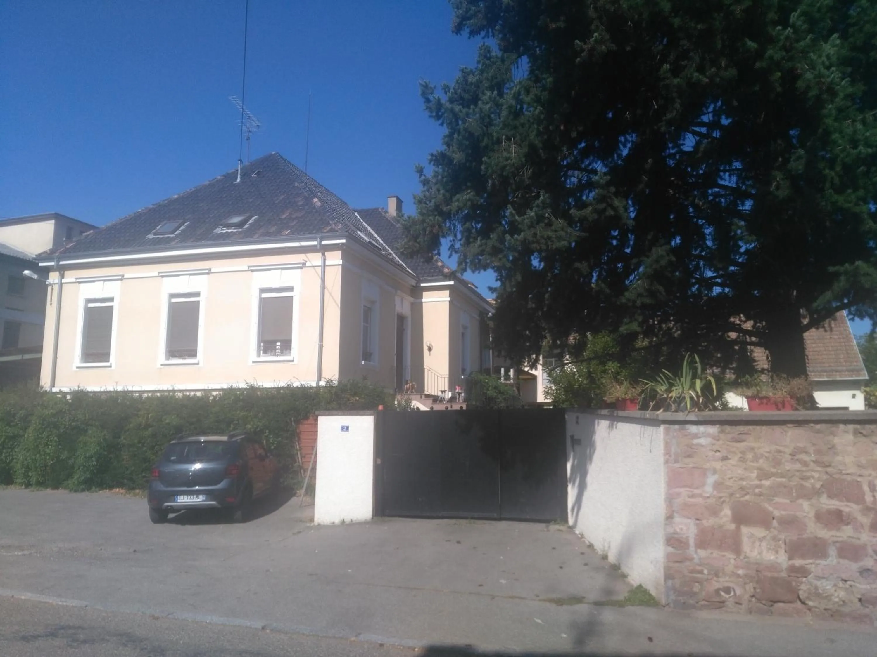 Facade/entrance in Chambres Privatives Chez l'Habitant