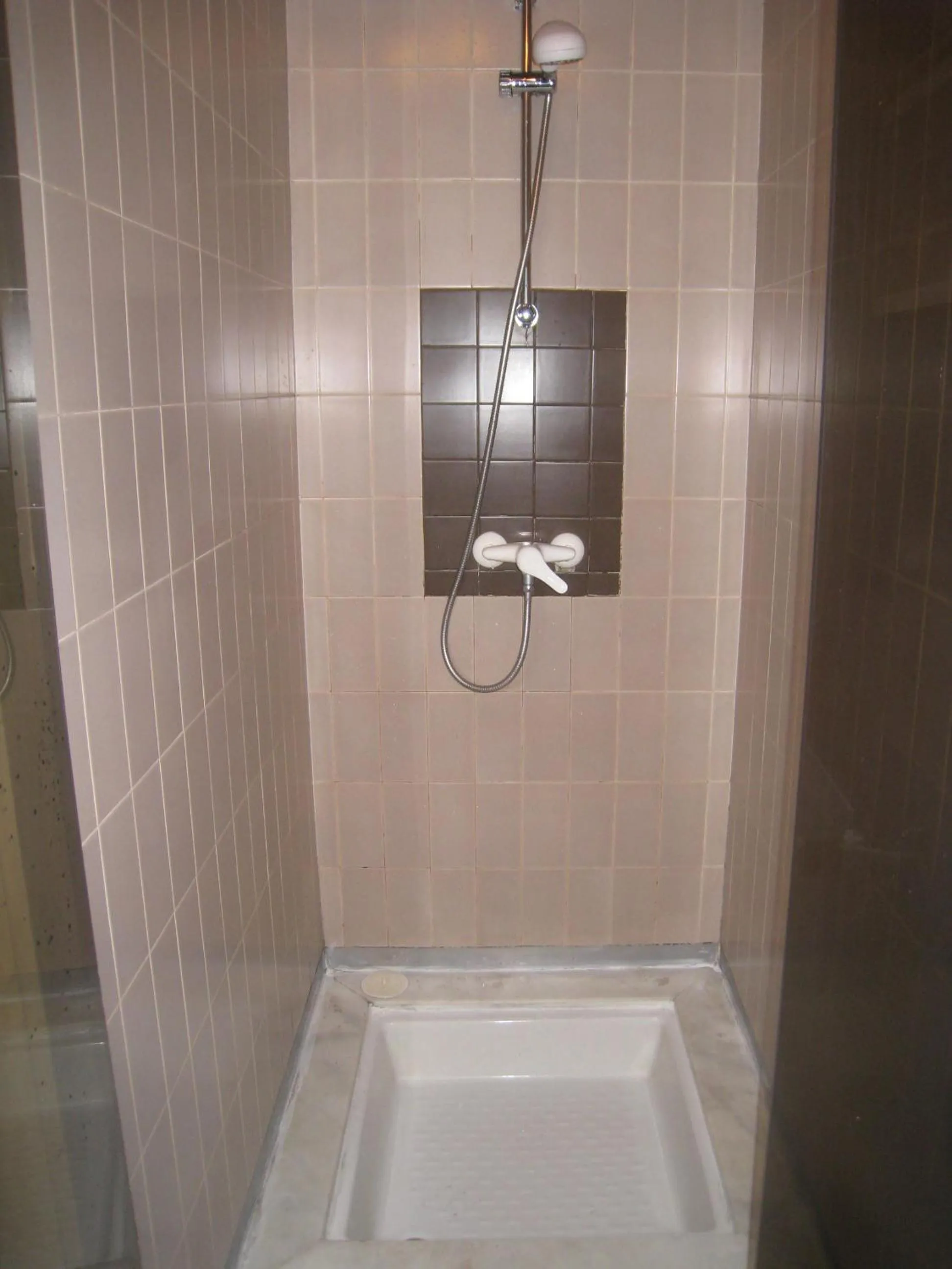 Shower in Chambres Privatives Chez l'Habitant