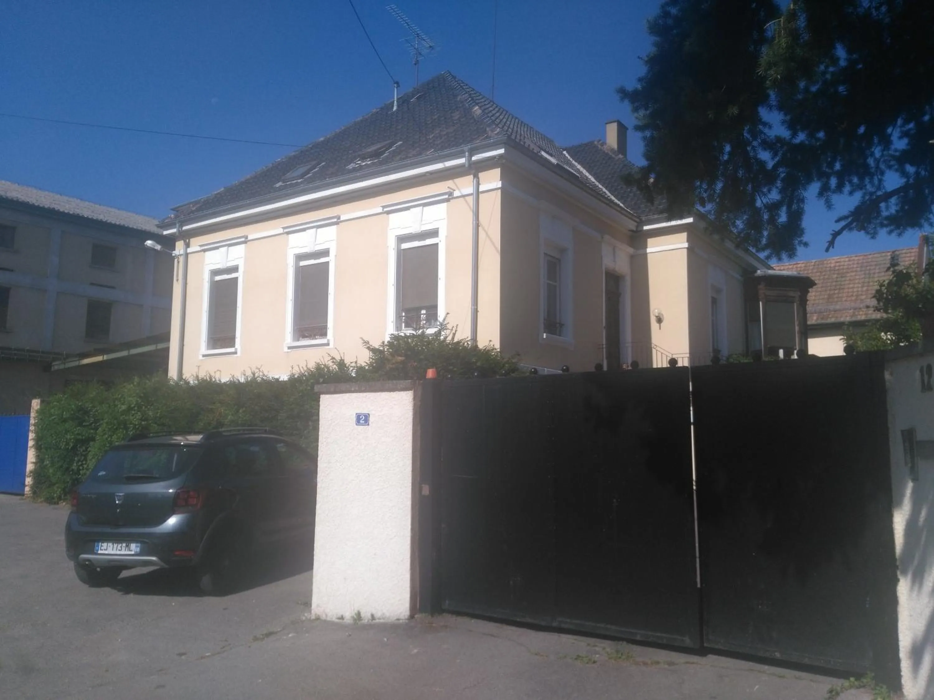 Property building in Chambres Privatives Chez l'Habitant