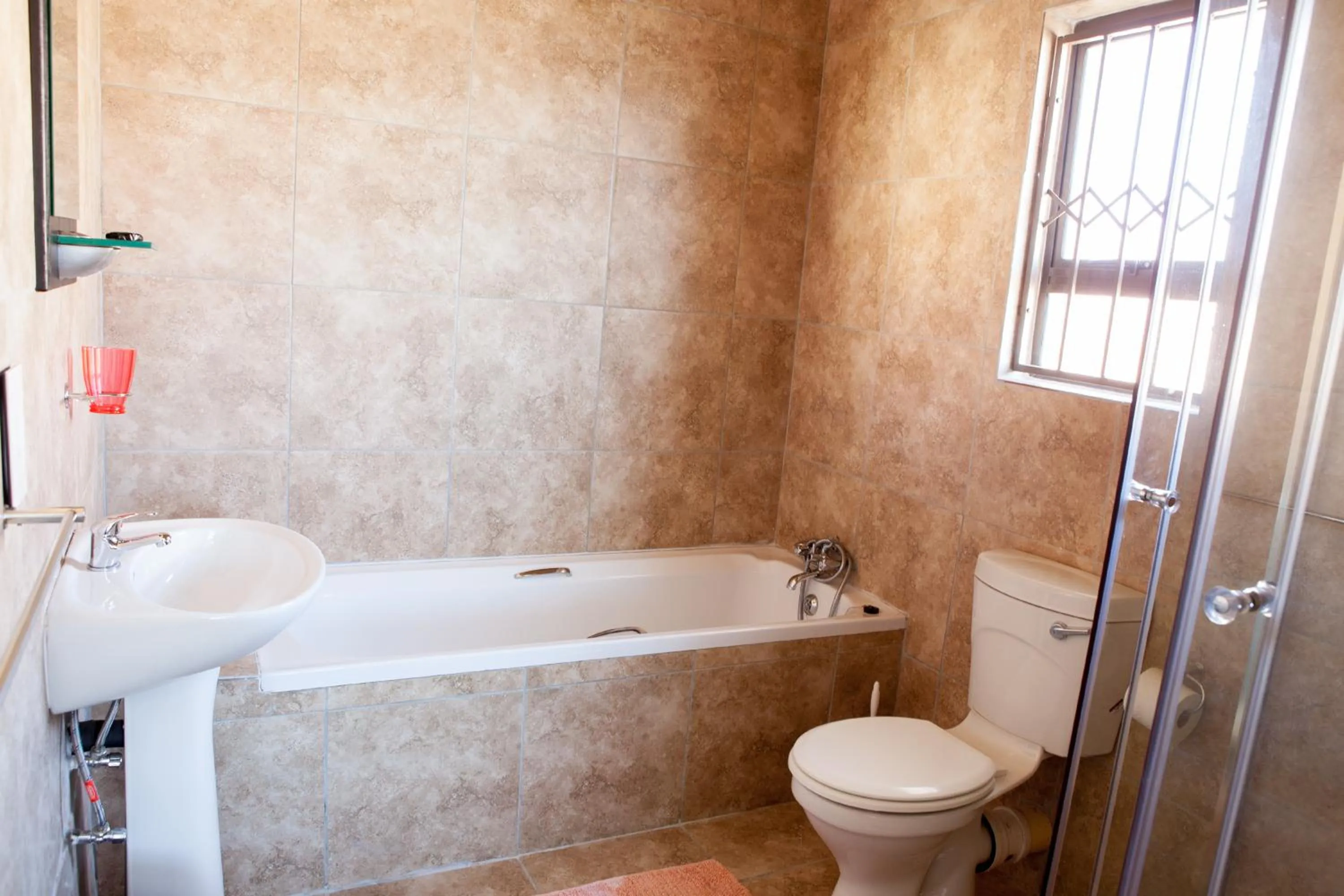 Toilet in Oria Guest House