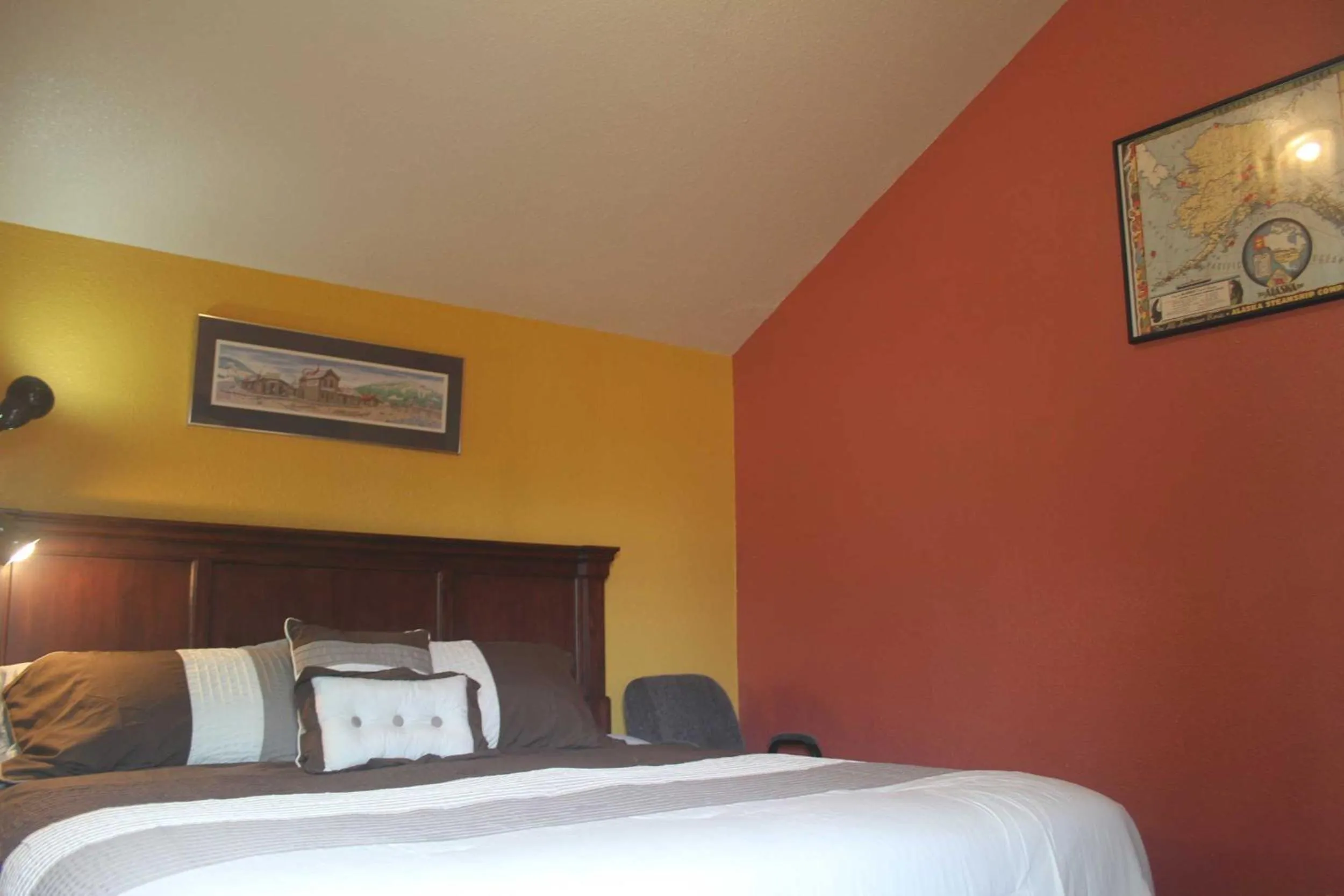 Bed in Uncle Nicolai's Inn B&B