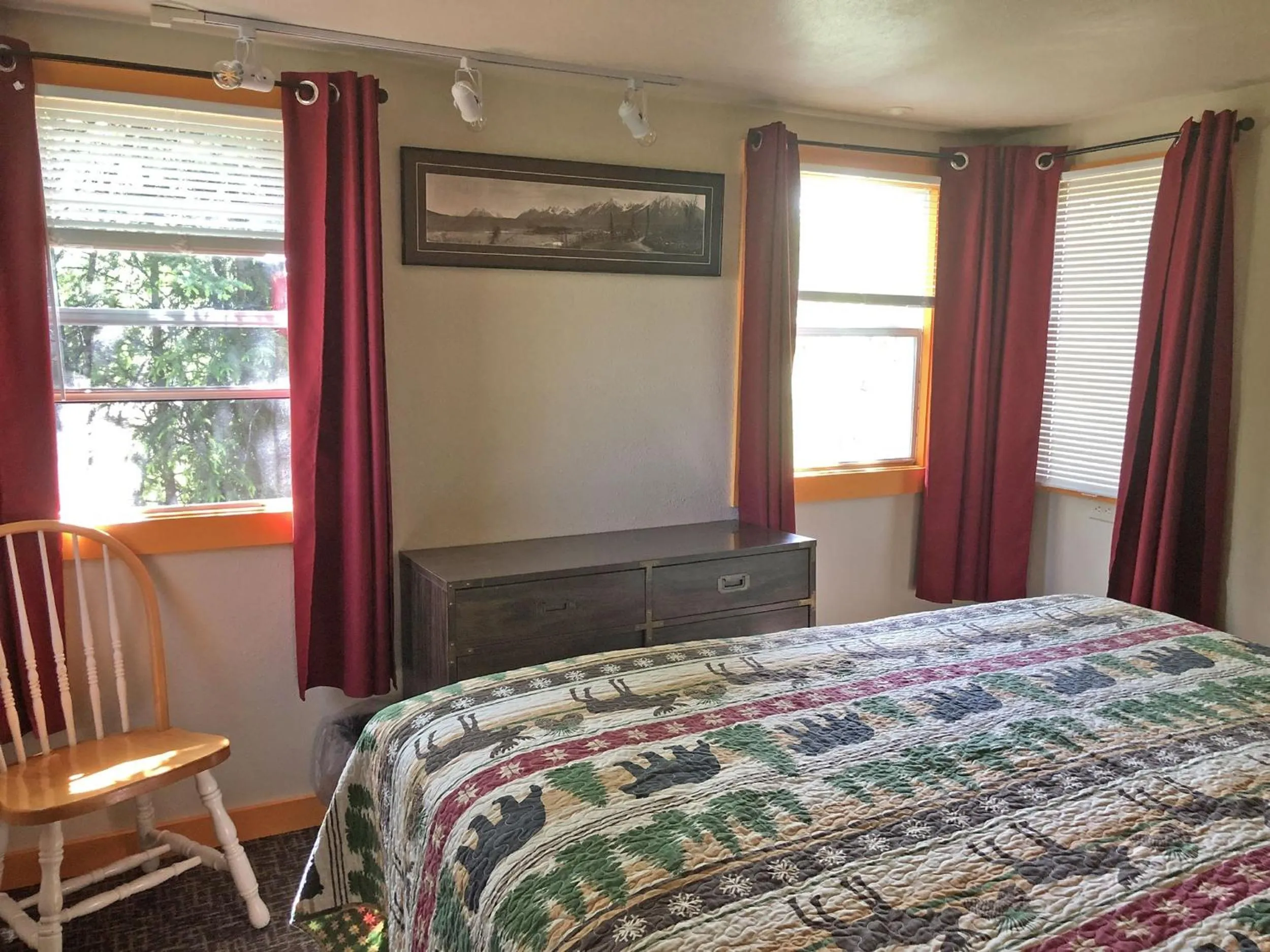 Bed in Uncle Nicolai's Inn B&B