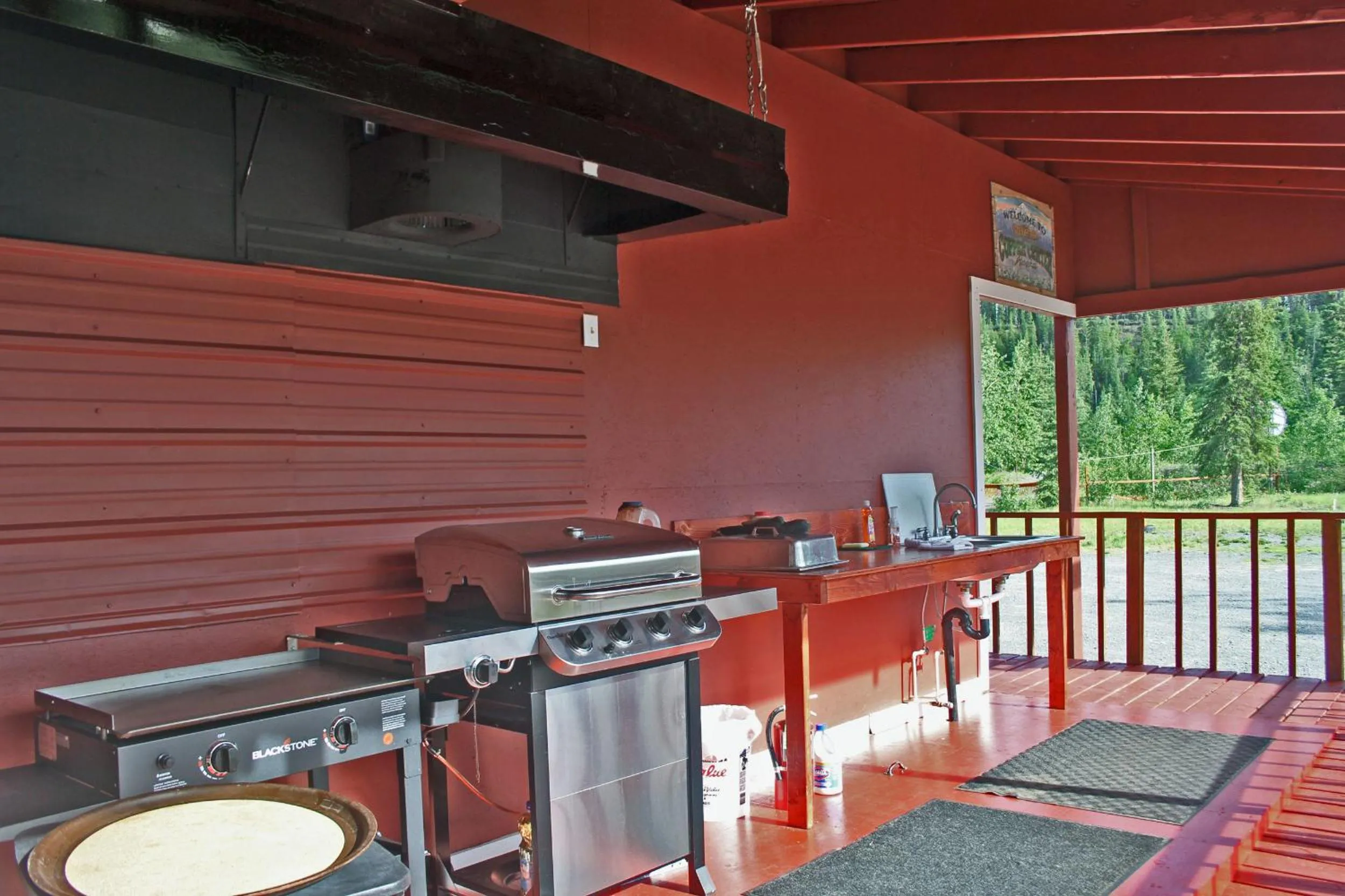 Communal kitchen in Uncle Nicolai's Inn B&B