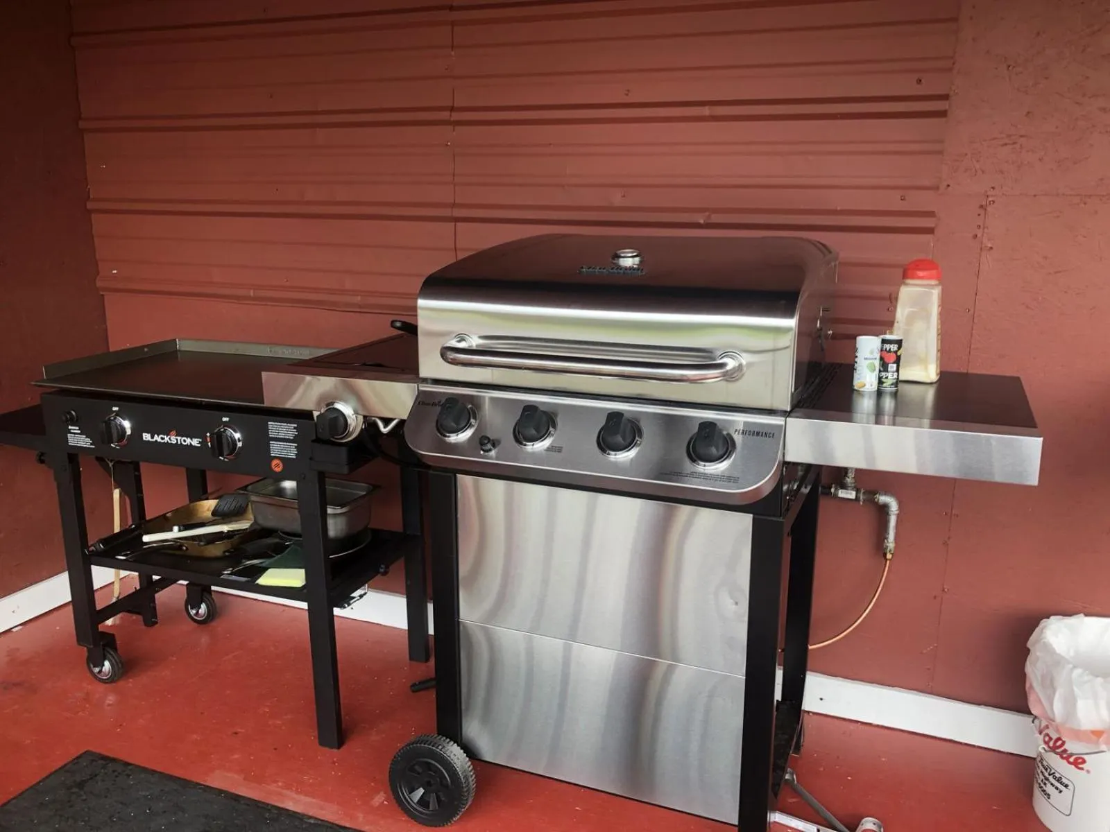Kitchen or kitchenette in Uncle Nicolai's Inn B&B