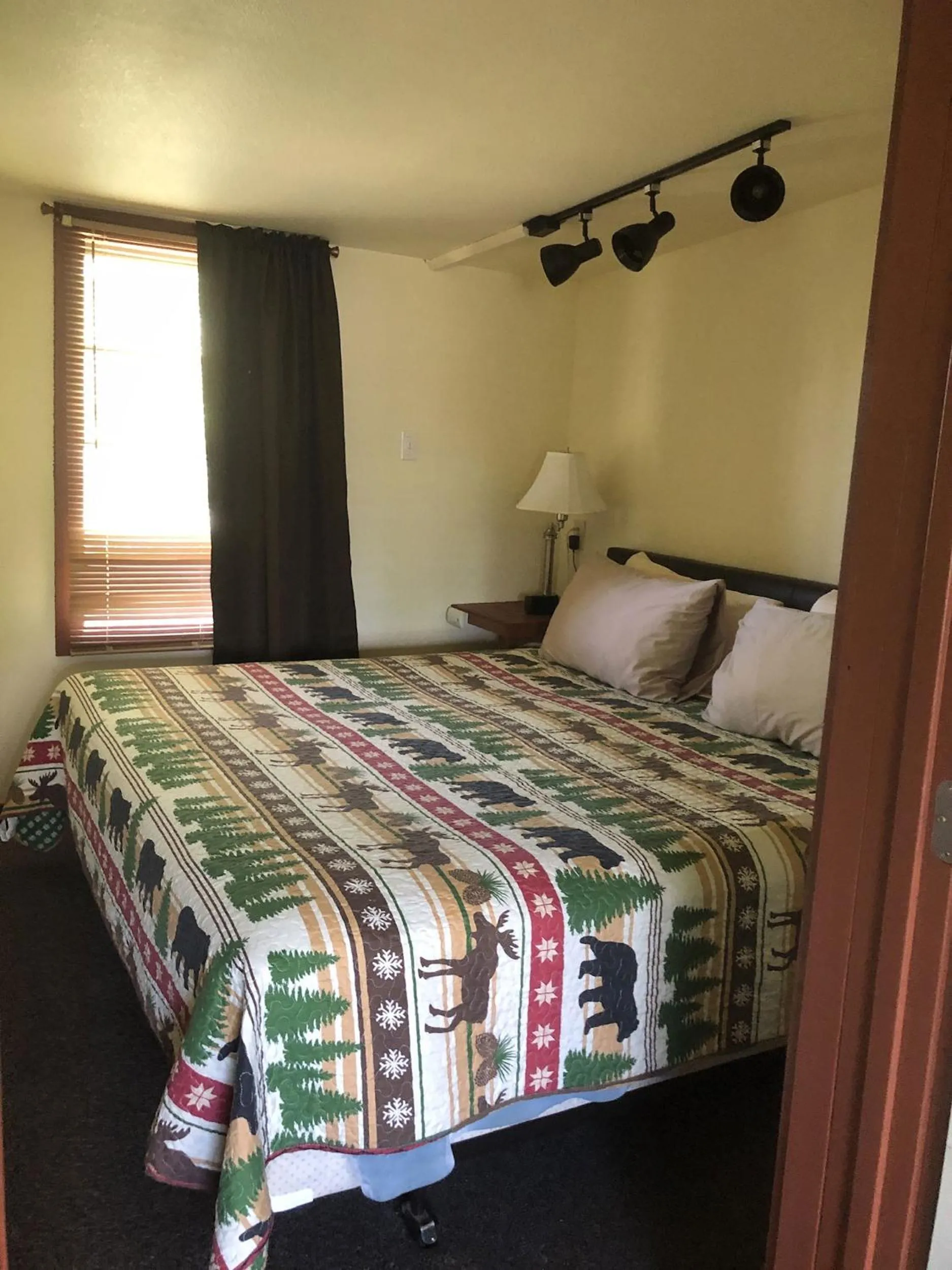 Bed in Uncle Nicolai's Inn B&B