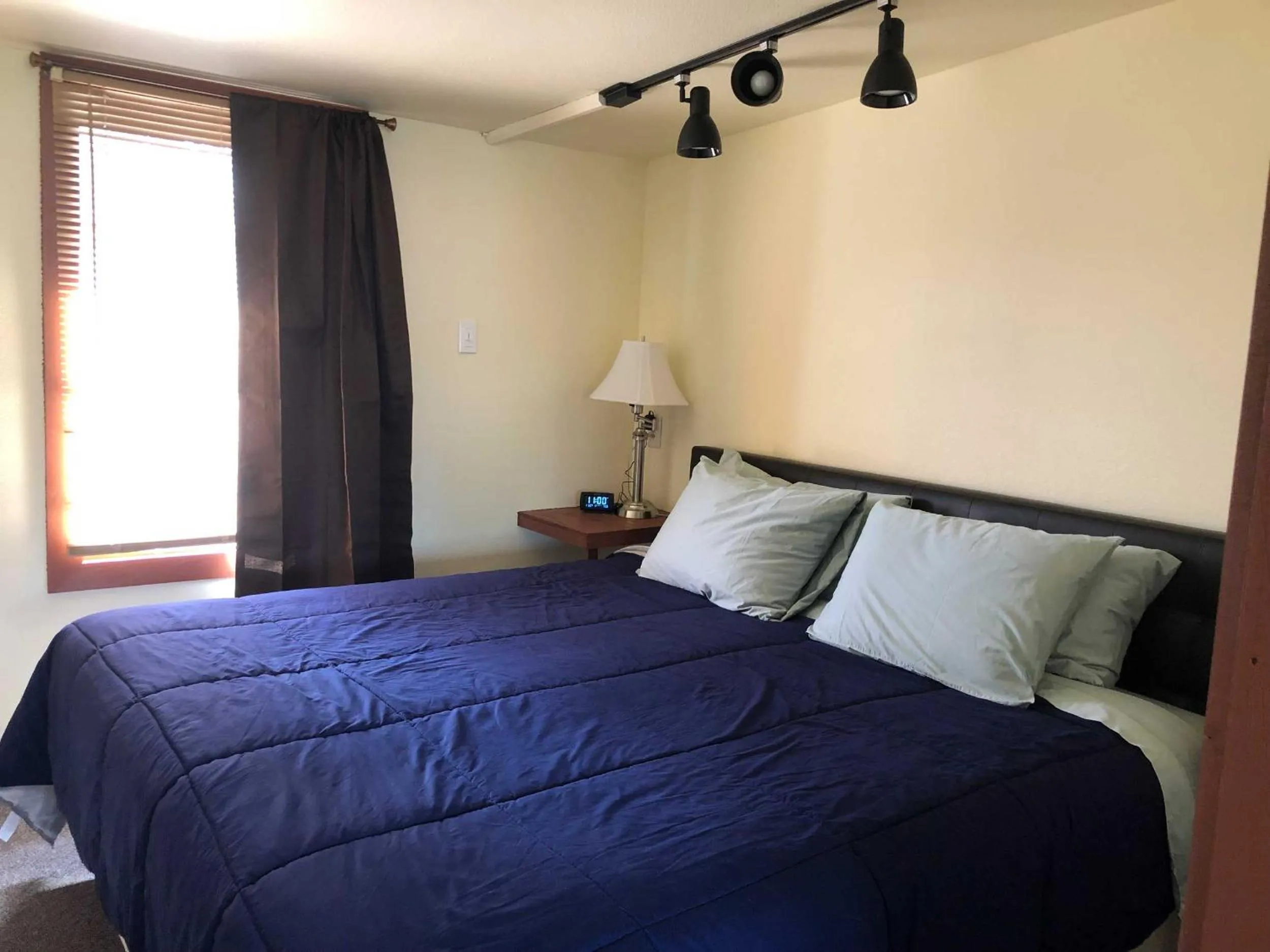 Bed in Uncle Nicolai's Inn B&B