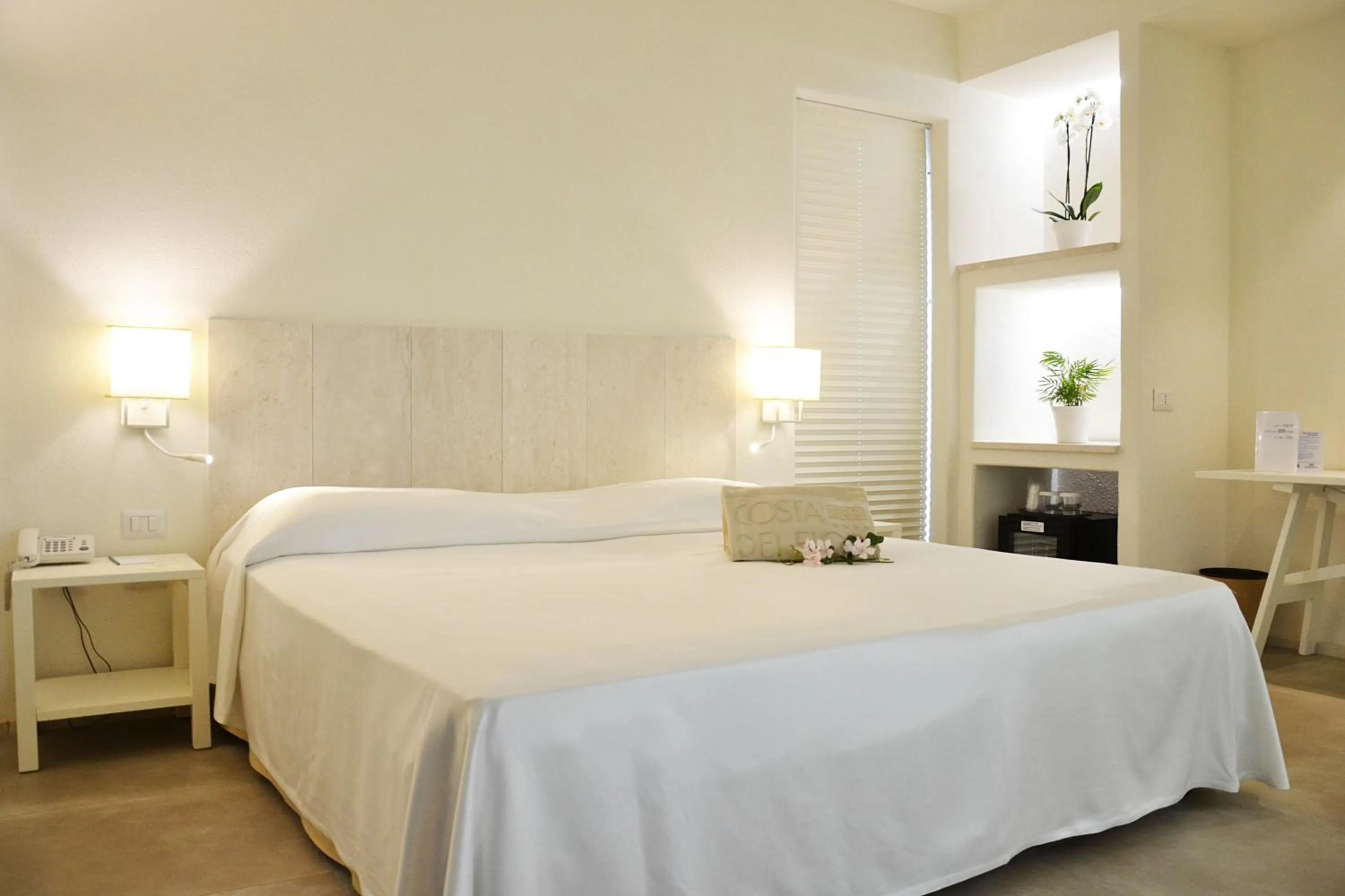 Photo of the whole room, Bed in Hotel Costa dei Fiori