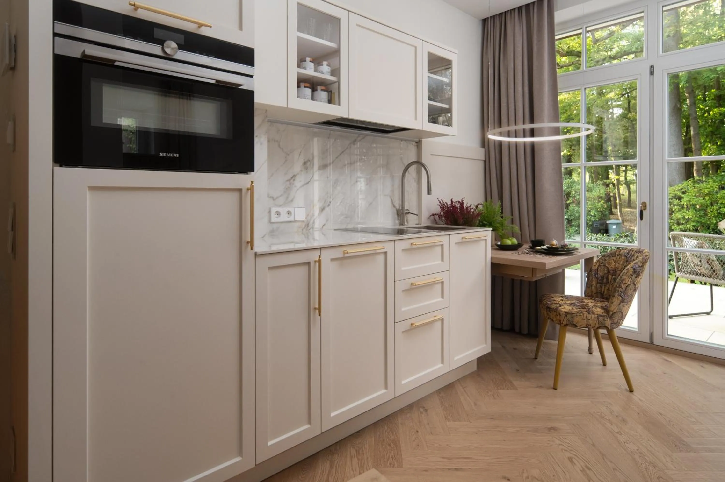 Kitchen or kitchenette in SCHLOSSRESIDENZ - Boutique Apartments & Hotel Suiten